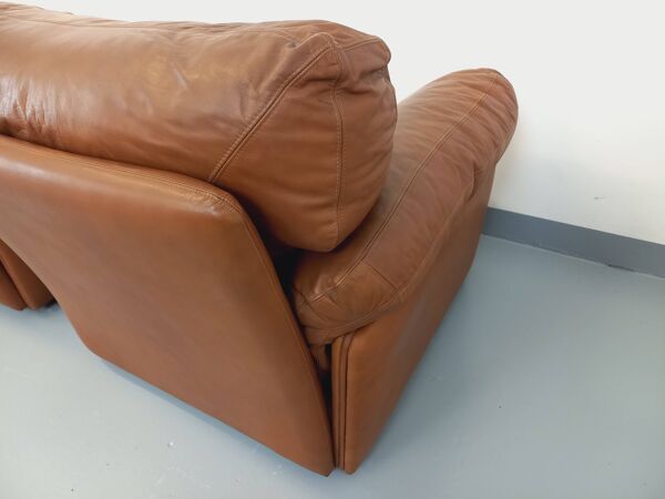 Paire de fauteuils lounge vintage Coquelicot de Tito Agnoli pour Poltrona Frau en cuir des années 70