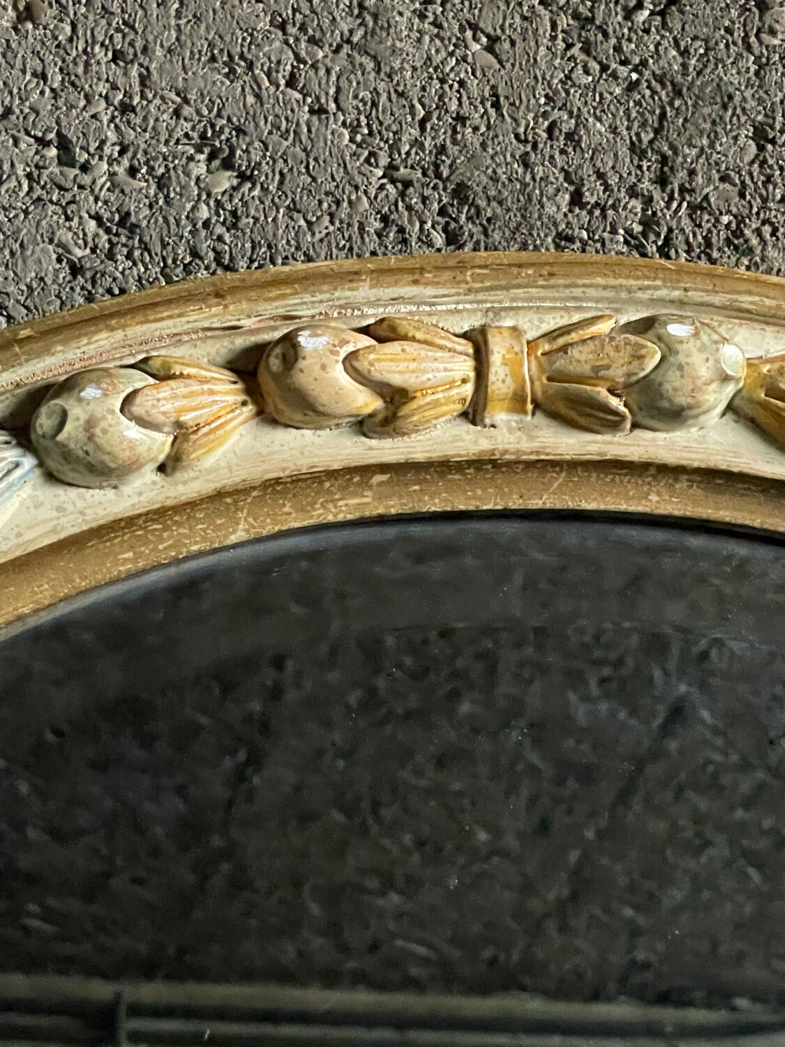 Beveled mirror plaster decoration knots and leaves