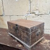 Small Indian chest with two levels and several compartments, unique piece