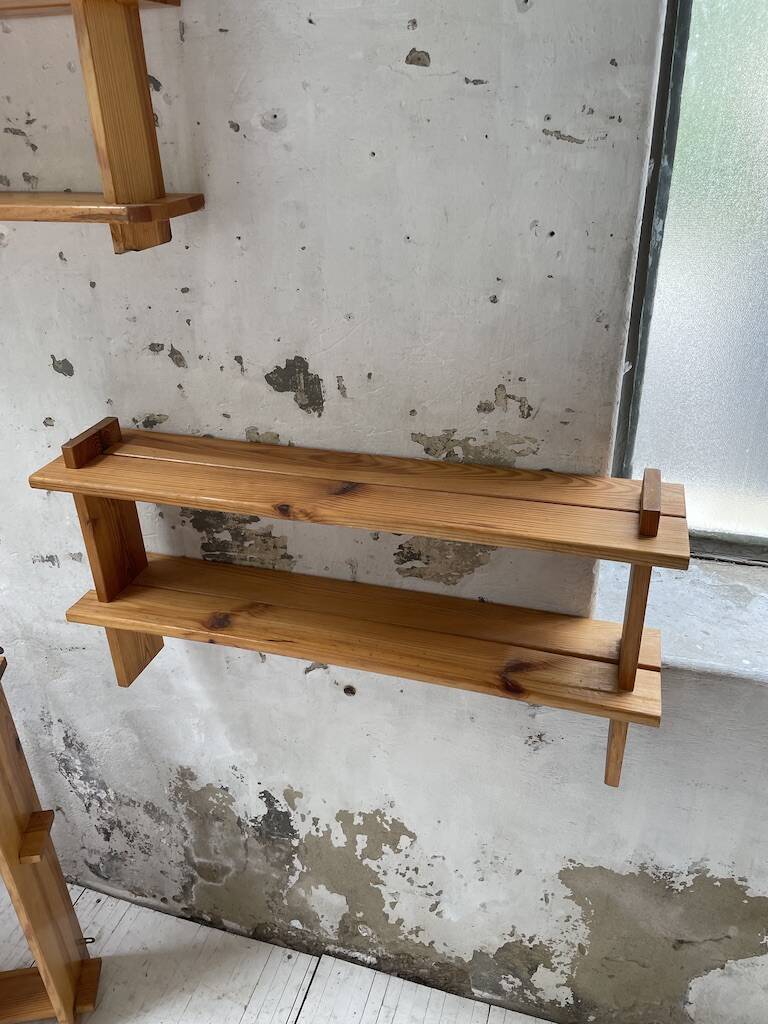 Trio d'étagères constructivistes en pin style Regain