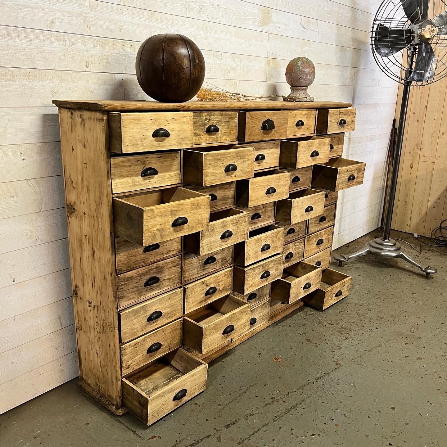 Trade furniture with workshop drawer