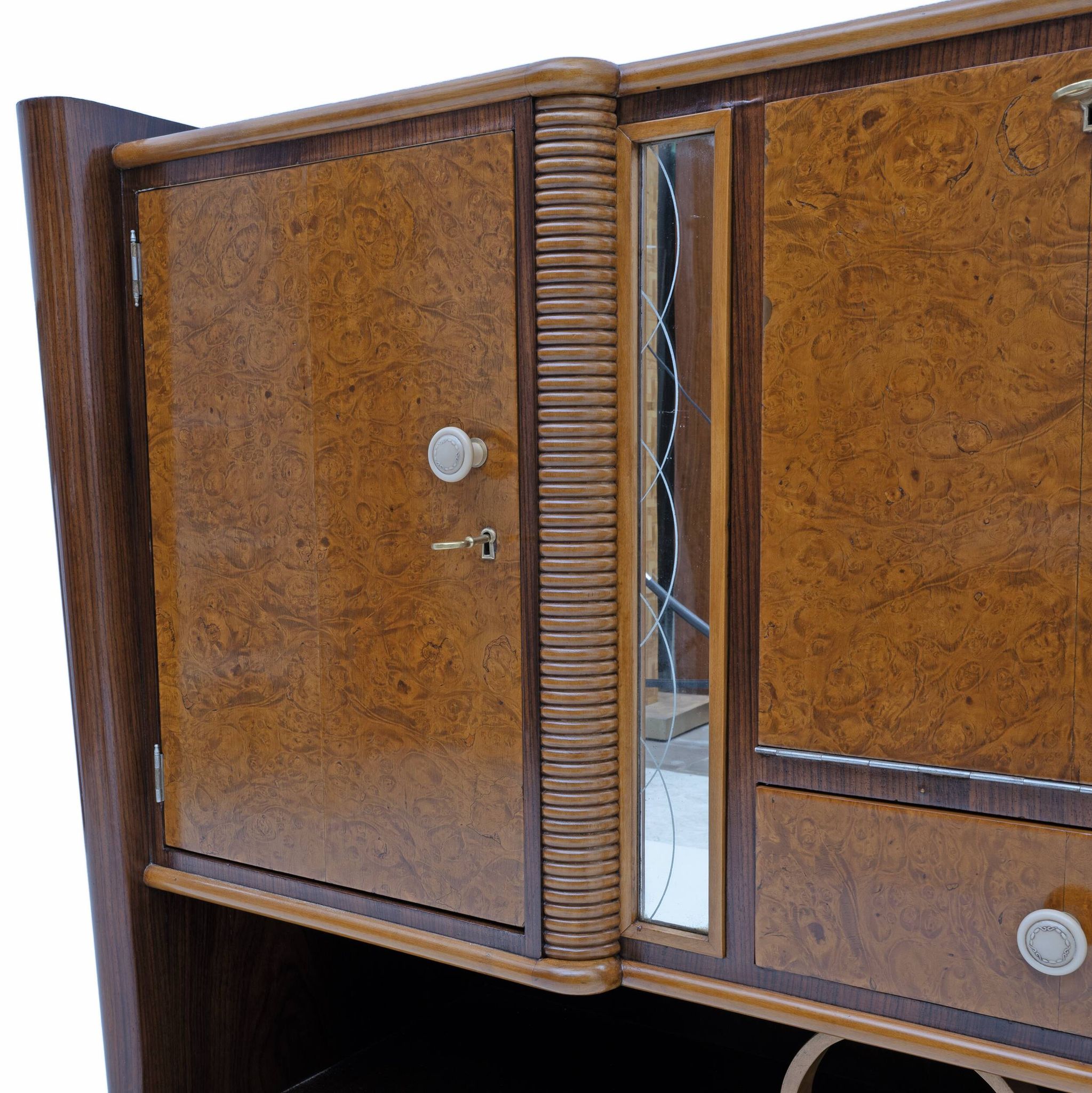 Art Decò Italian Walnut and Maple Sideboard, 1930s