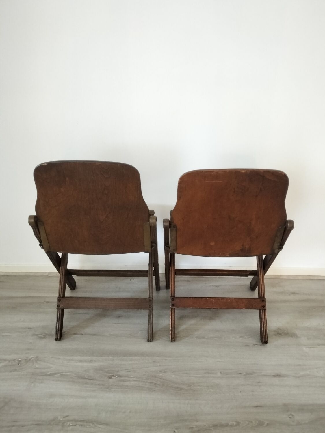 Folding chairs in US armed wood