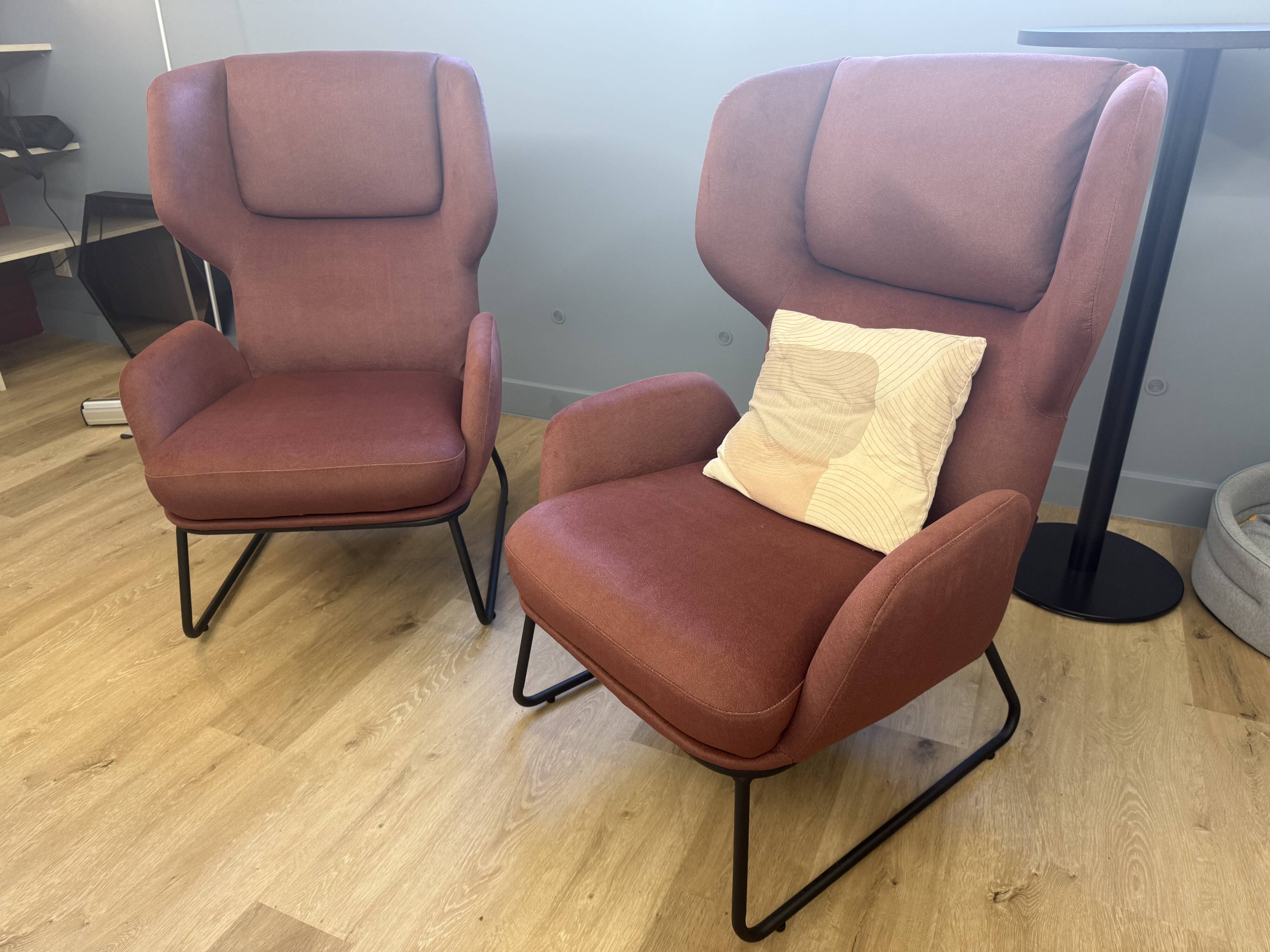 Set of 2 burgundy armchairs