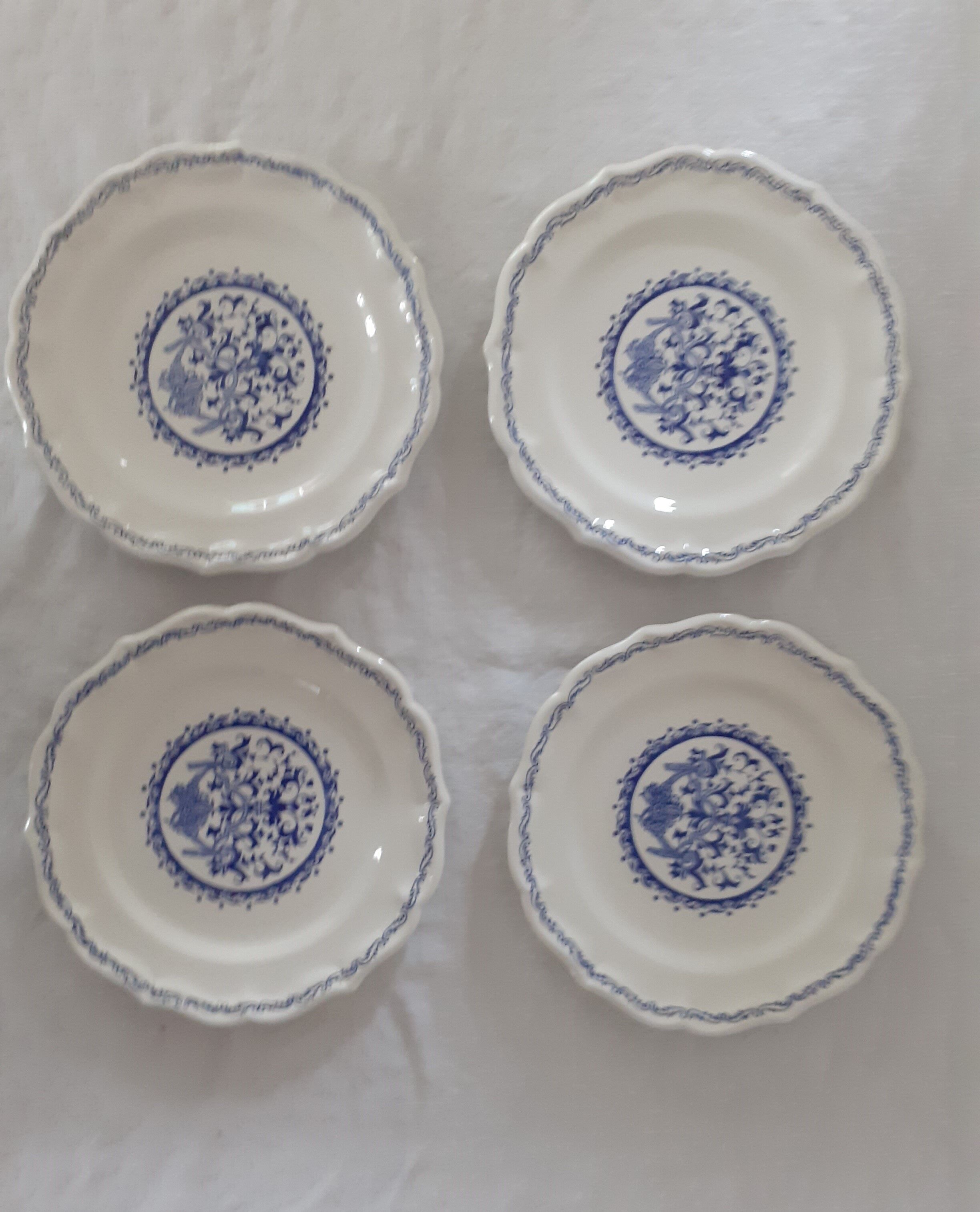 4 Plates made of GIEN camaieu blue central pattern and rinses model ROUEN