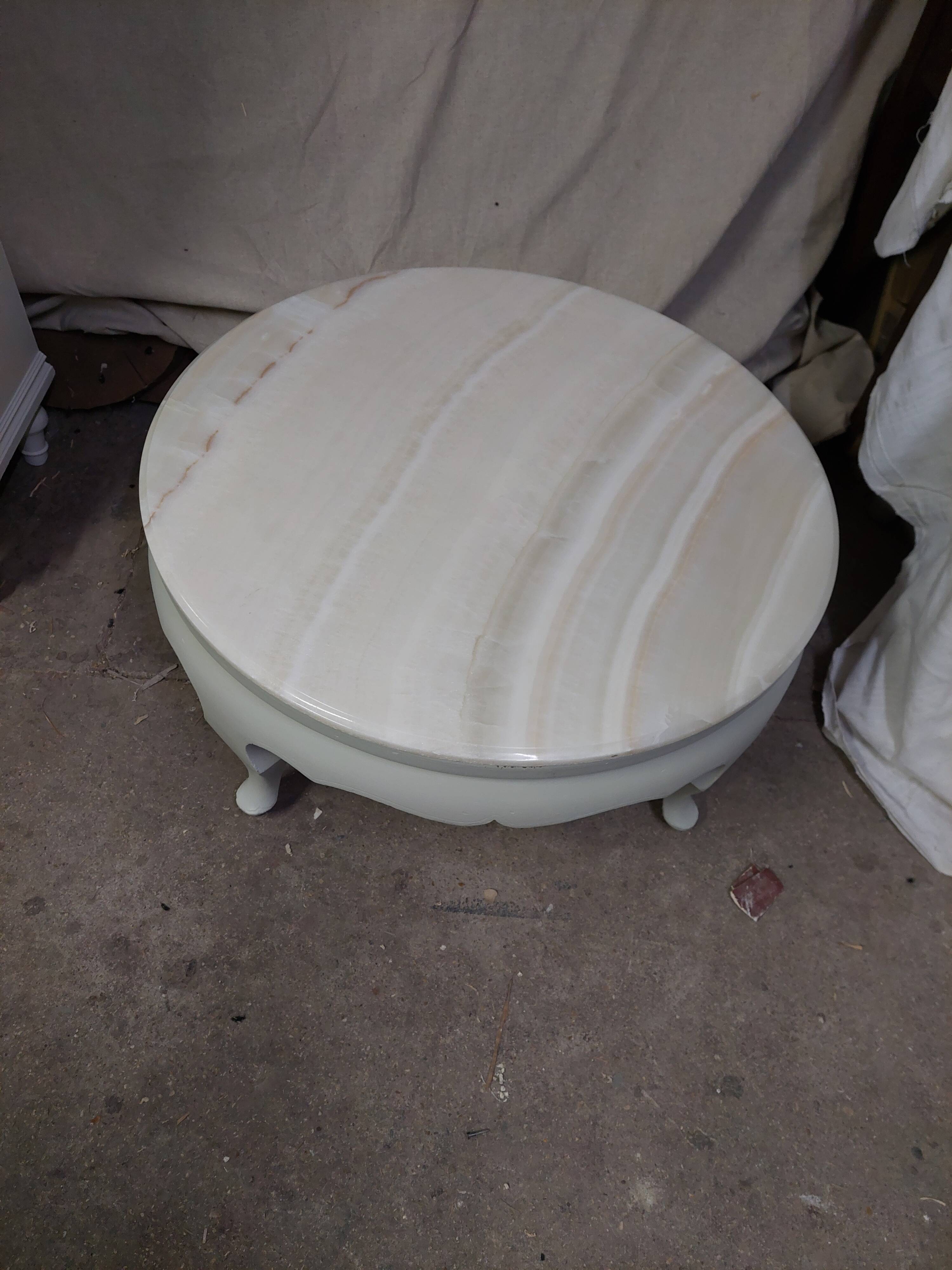 Table basse ronde avec plateau en marbre