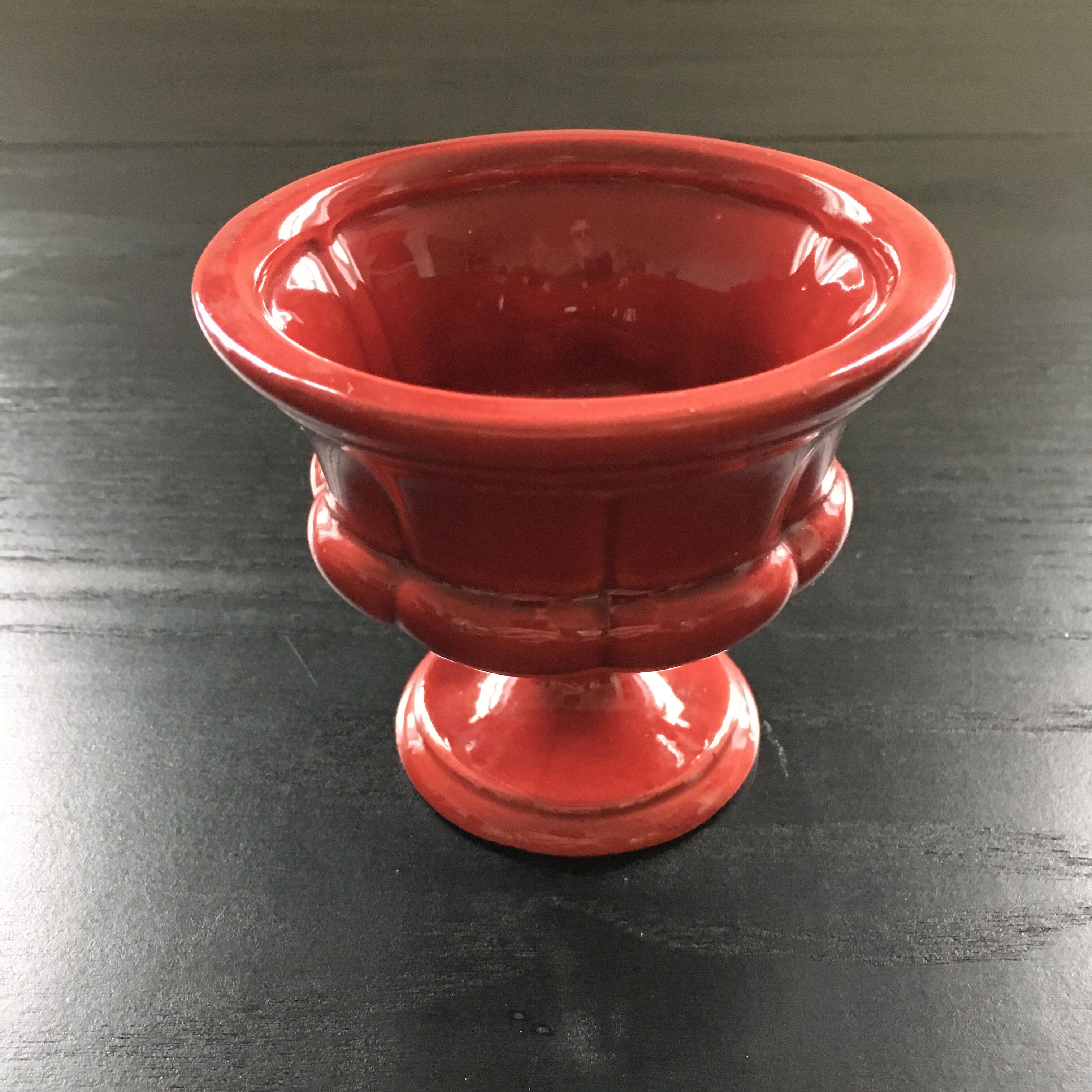 Médicis style burgundy vase