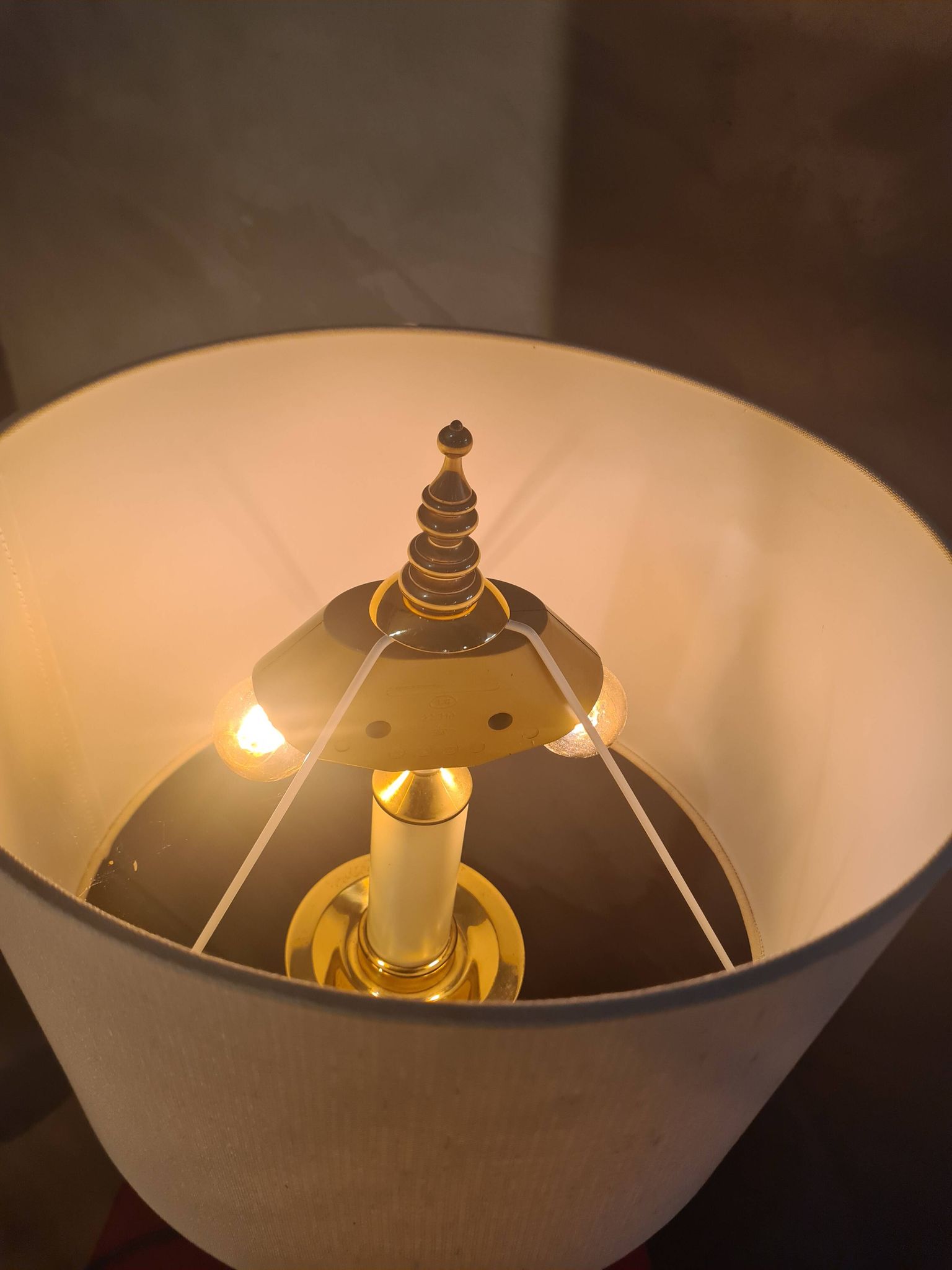 large 1970s luxury solid brass living room lamp with new linen shade 68x35