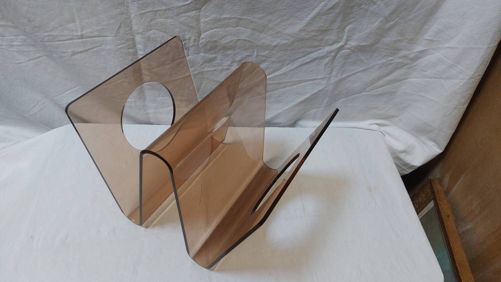 Magazine rack by Michel Dumas for Roche Bobois in smoked plexiglass, 1970s.