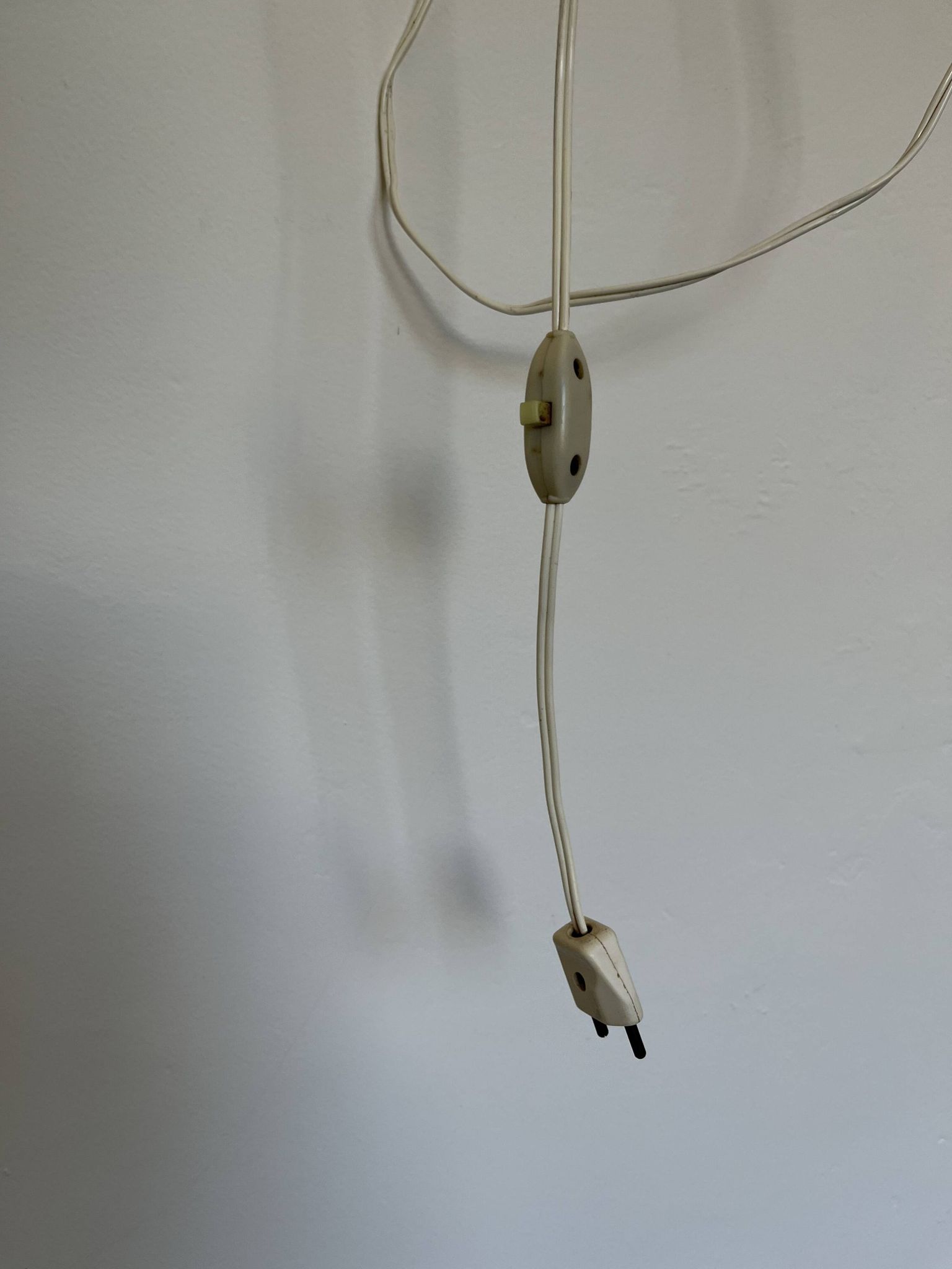 Scandinavian "accordion" or "scissors" wall light in white lacquered wood from the 60s and 70s
