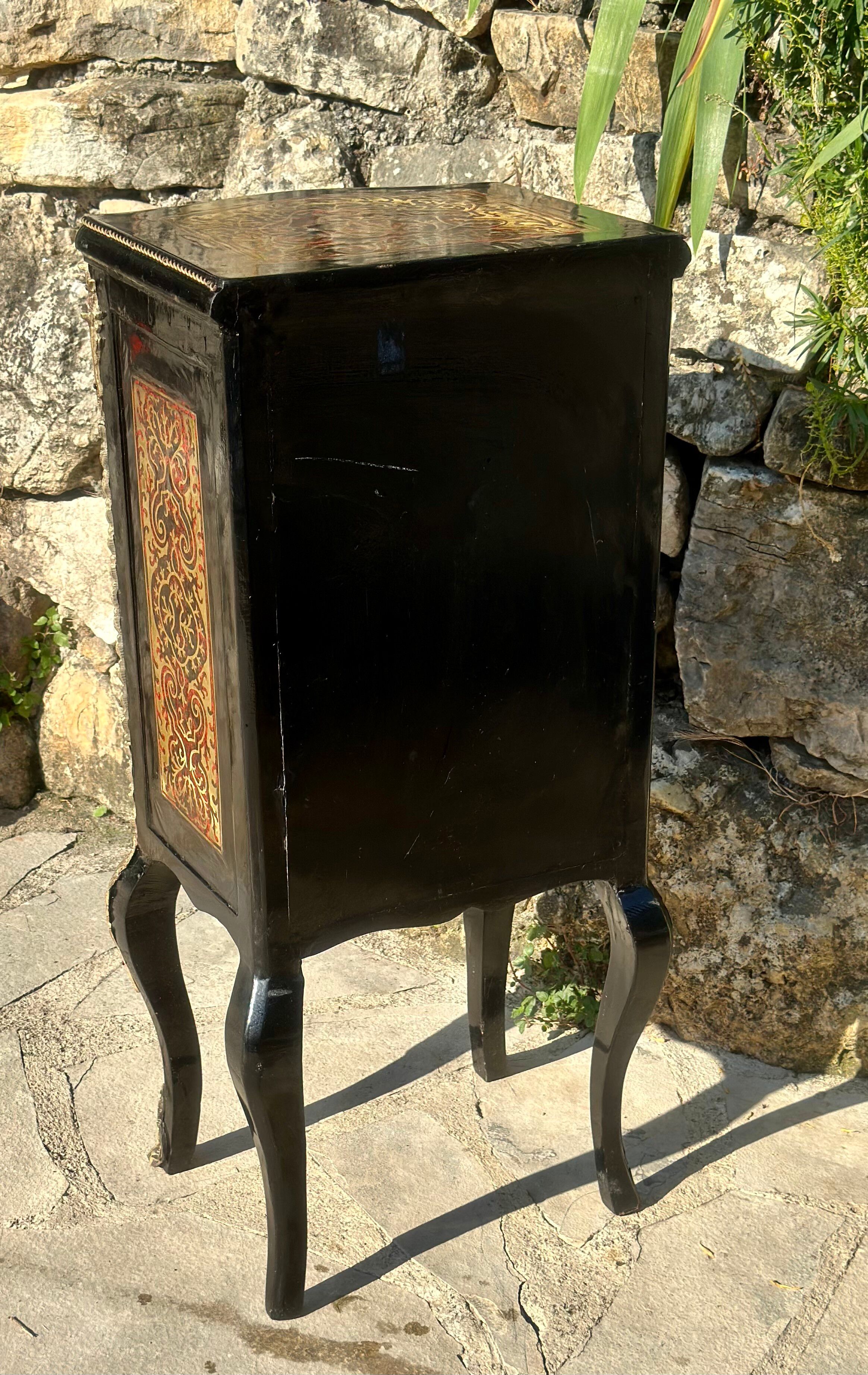 Petit chiffonnier de style Napoléon III.