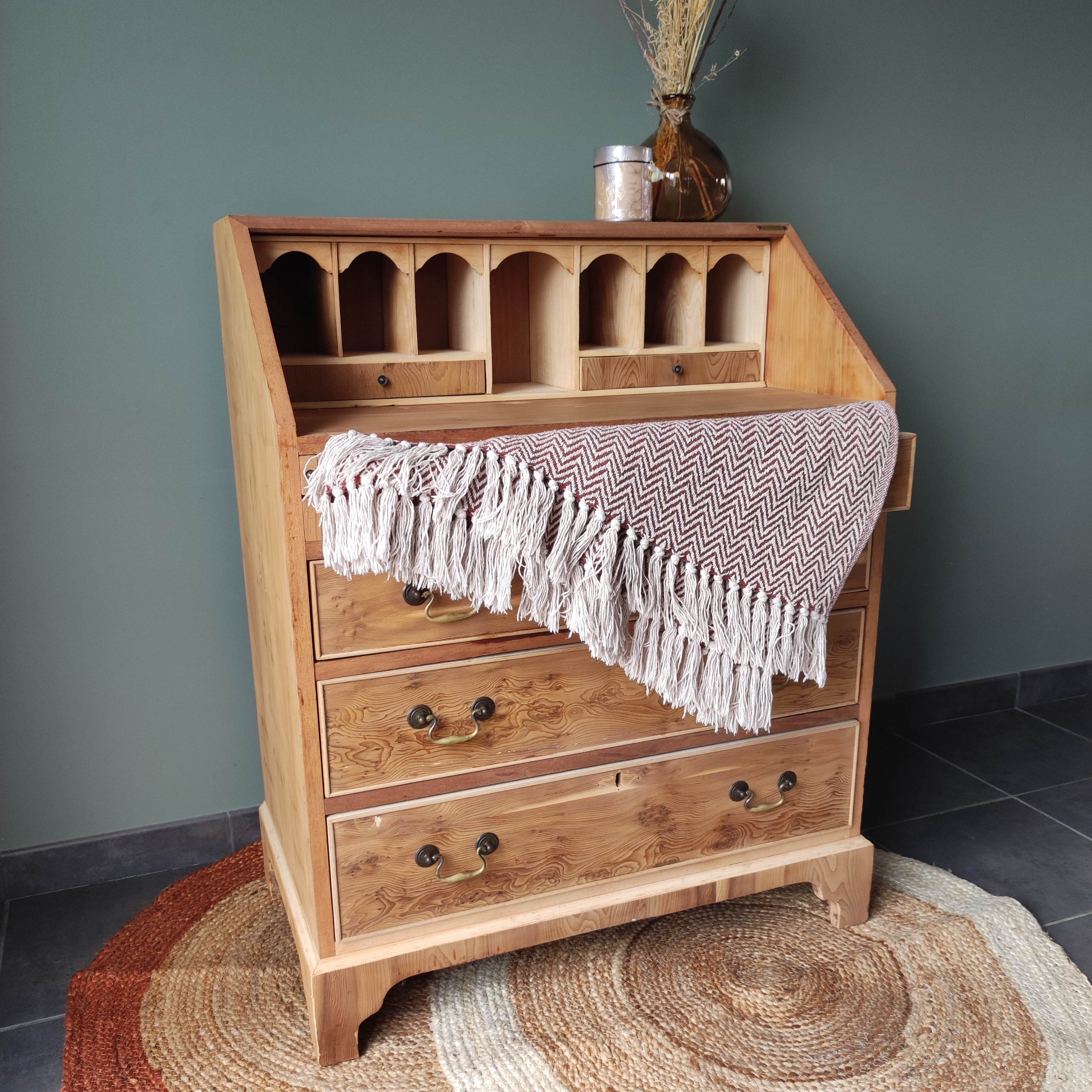 Rough wood secretary