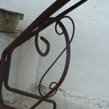 Round metal garden table