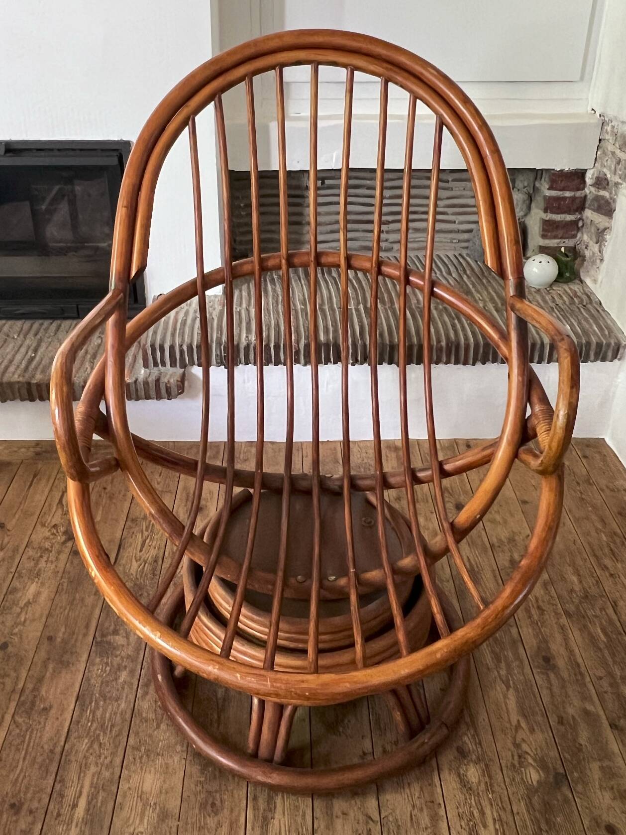 Pair of rotating rattan armchairs