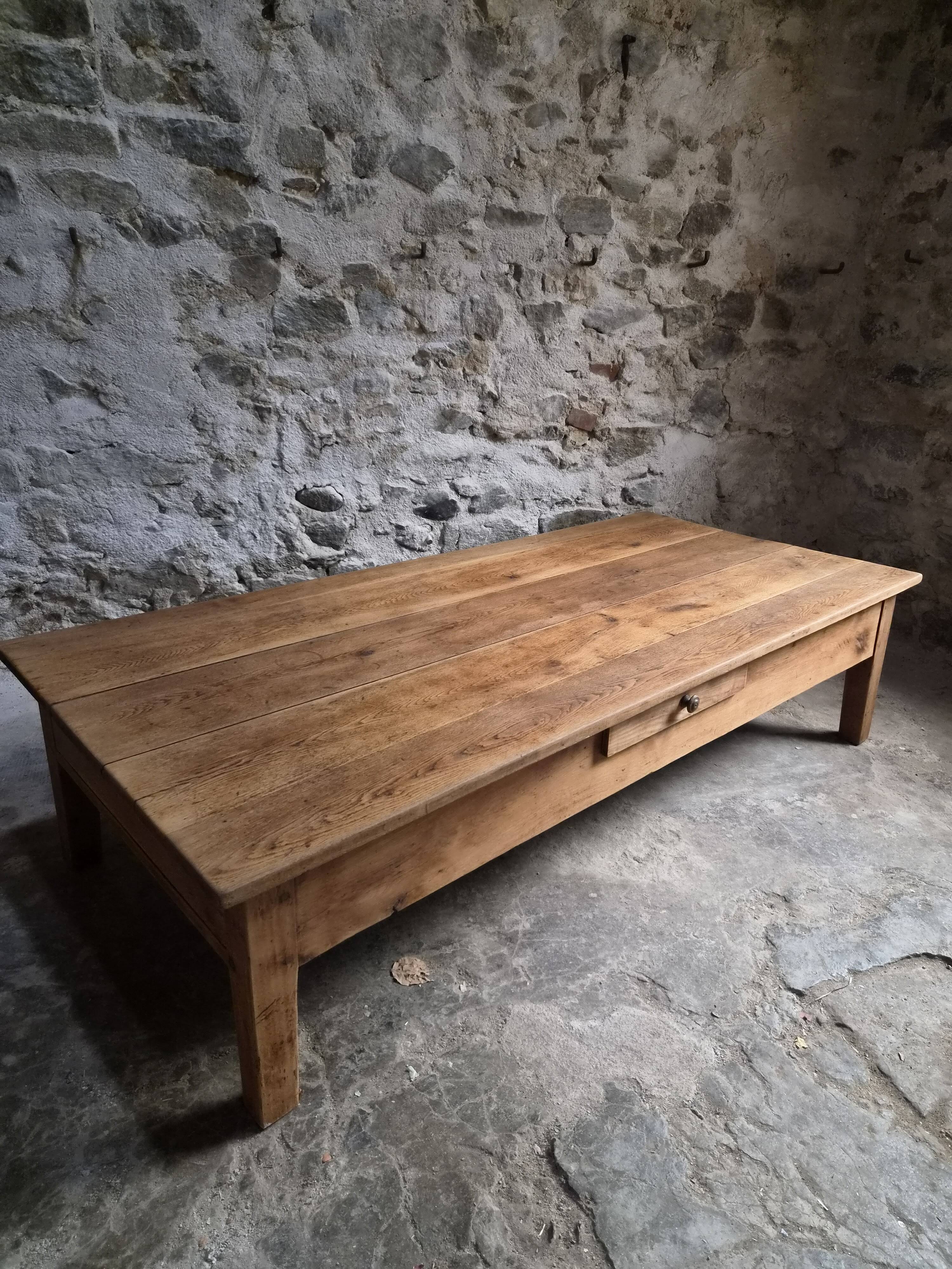 Table basse ancienne en chêne français – Table XXL de ferme du XIXe siècle