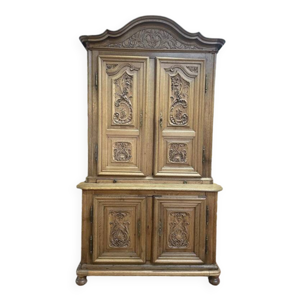 Buffet deux corps en chêne sculptée Renaissance