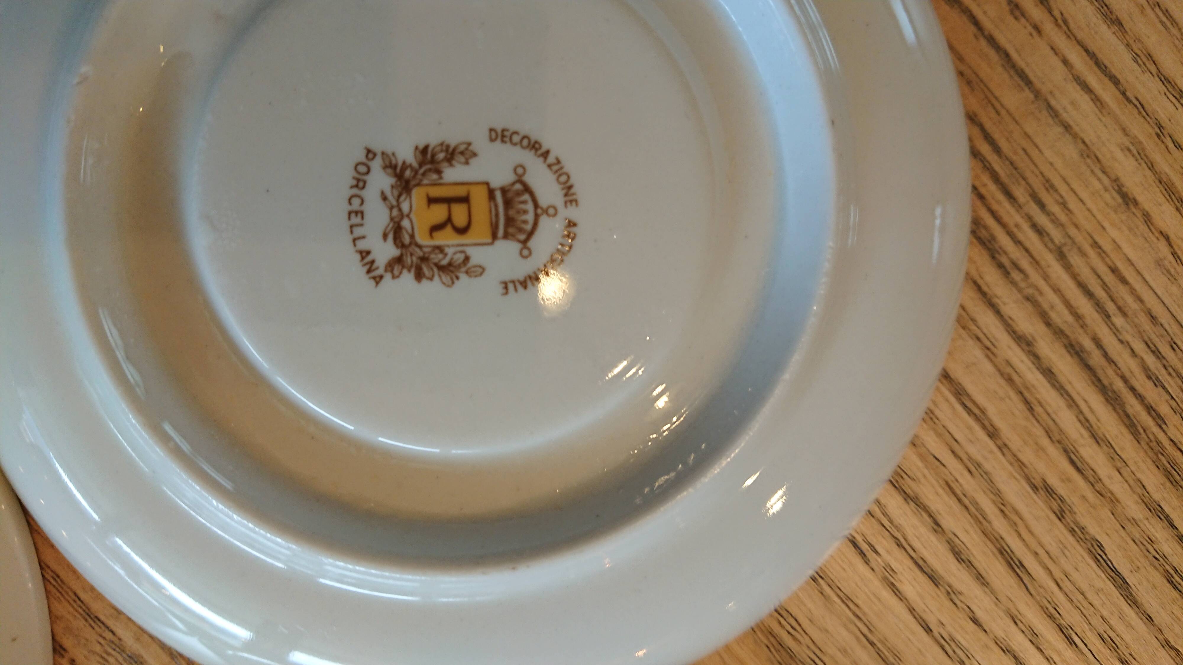 Gold pattern porcelain coffee cups