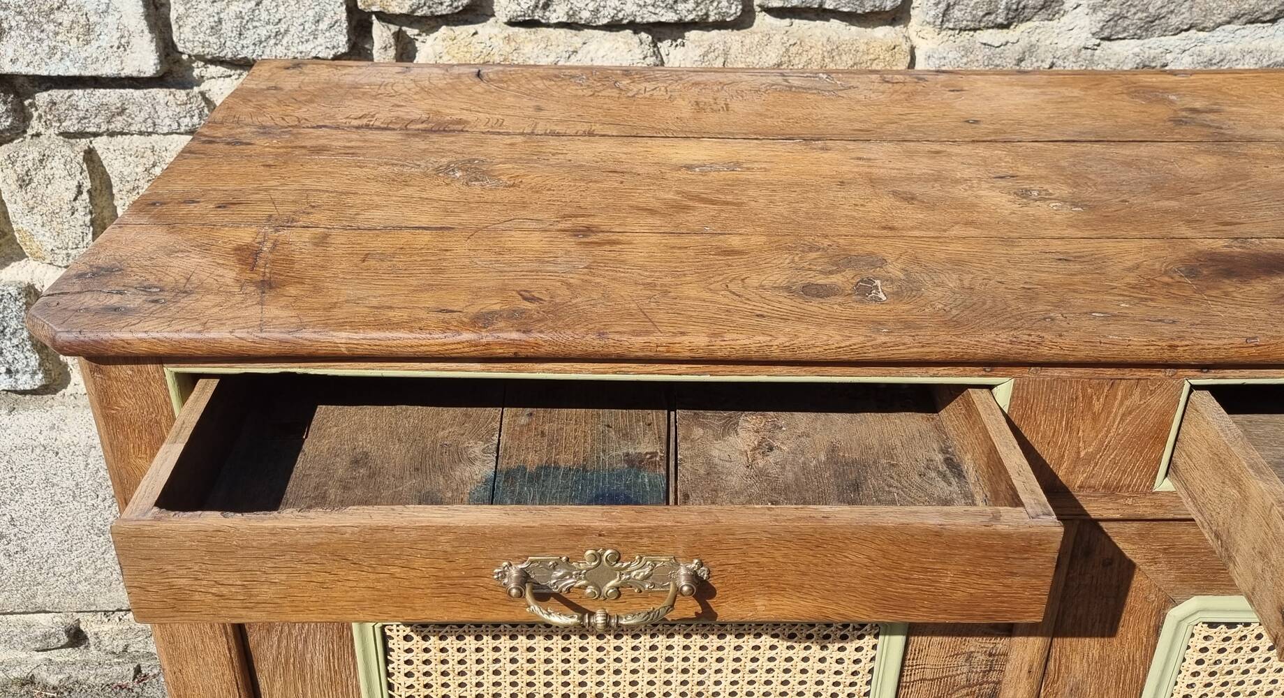 Low country sideboard, solid wood, stylized, late 18th century.