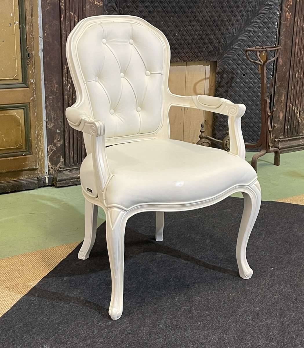 Fauteuil cabriolet de style Louis XV moderne