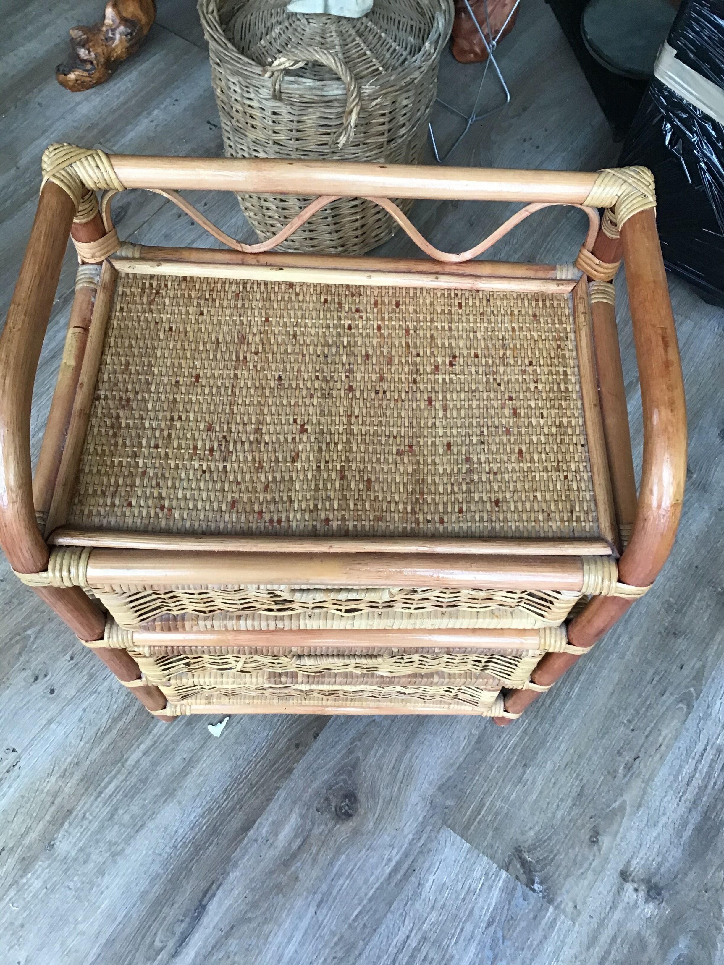 Meuble de rangement à tiroirs en rotin années 70