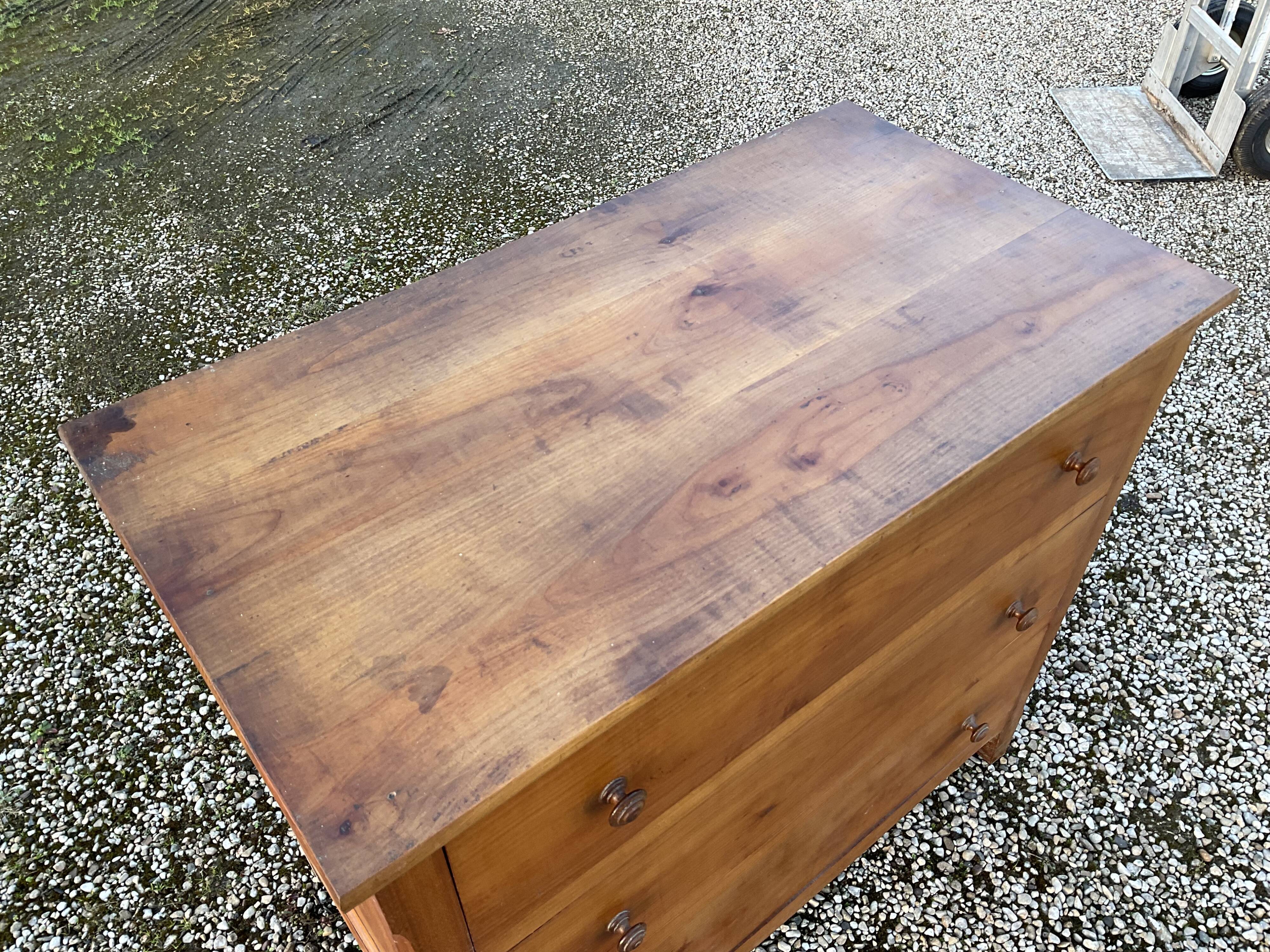 Chest of drawers
