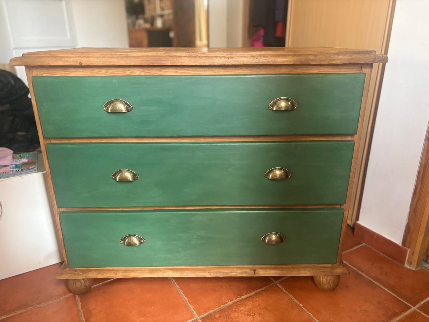 Petite commode rustique