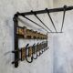 Porte-manteau mural vintage noir en métal avec accent en céramique