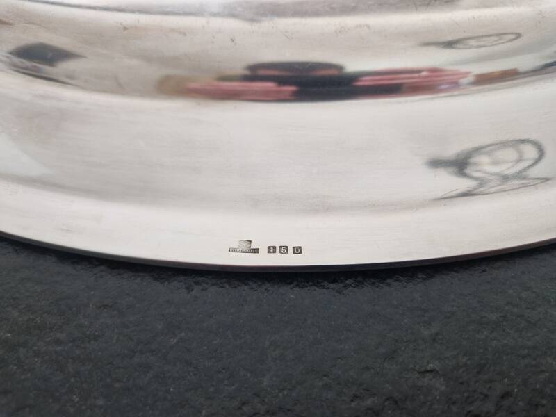 Plat ovale de service en métal argenté modèle Rubans croisés, Christofle