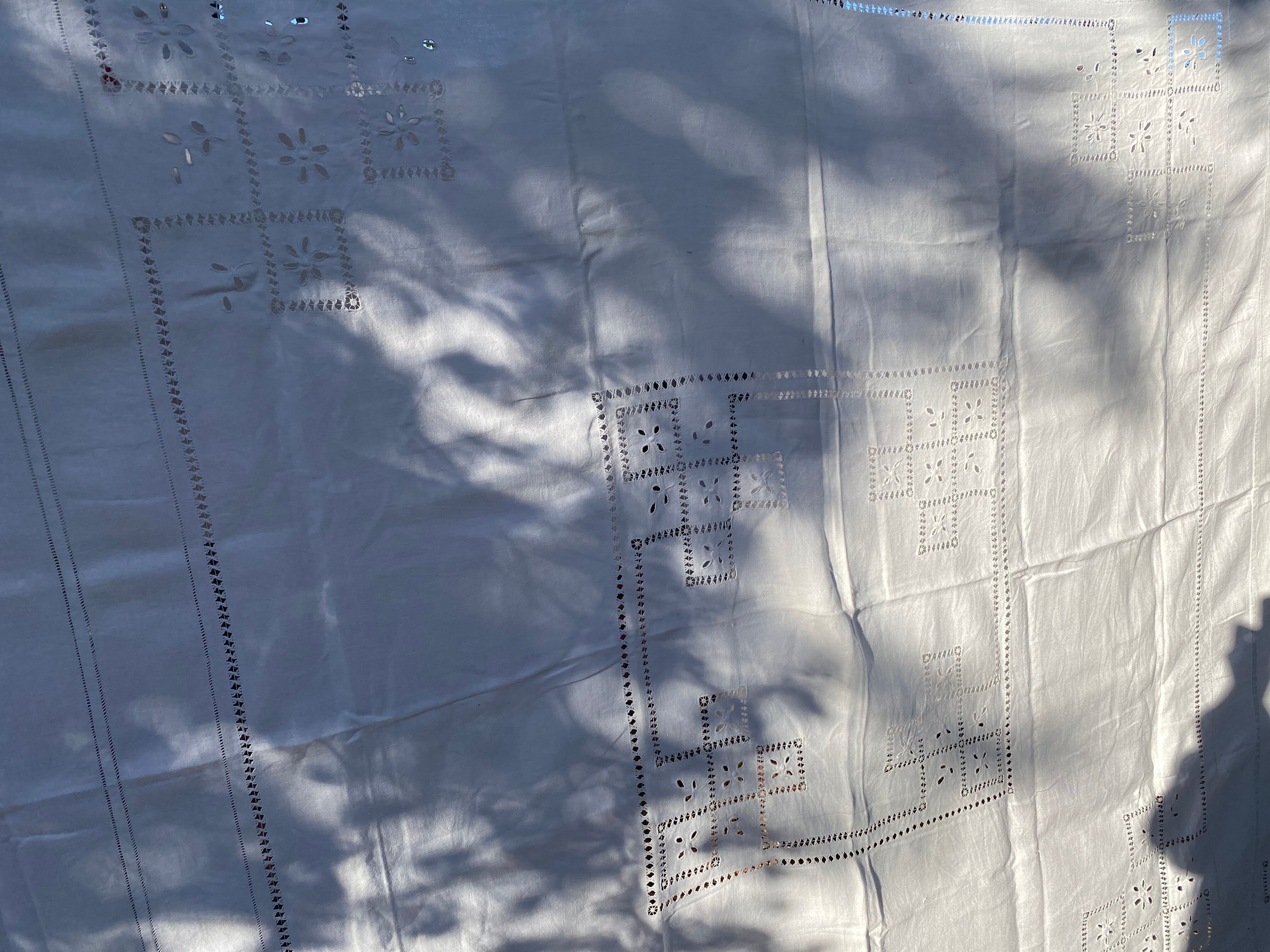 Hand-made linen tablecloth for reception