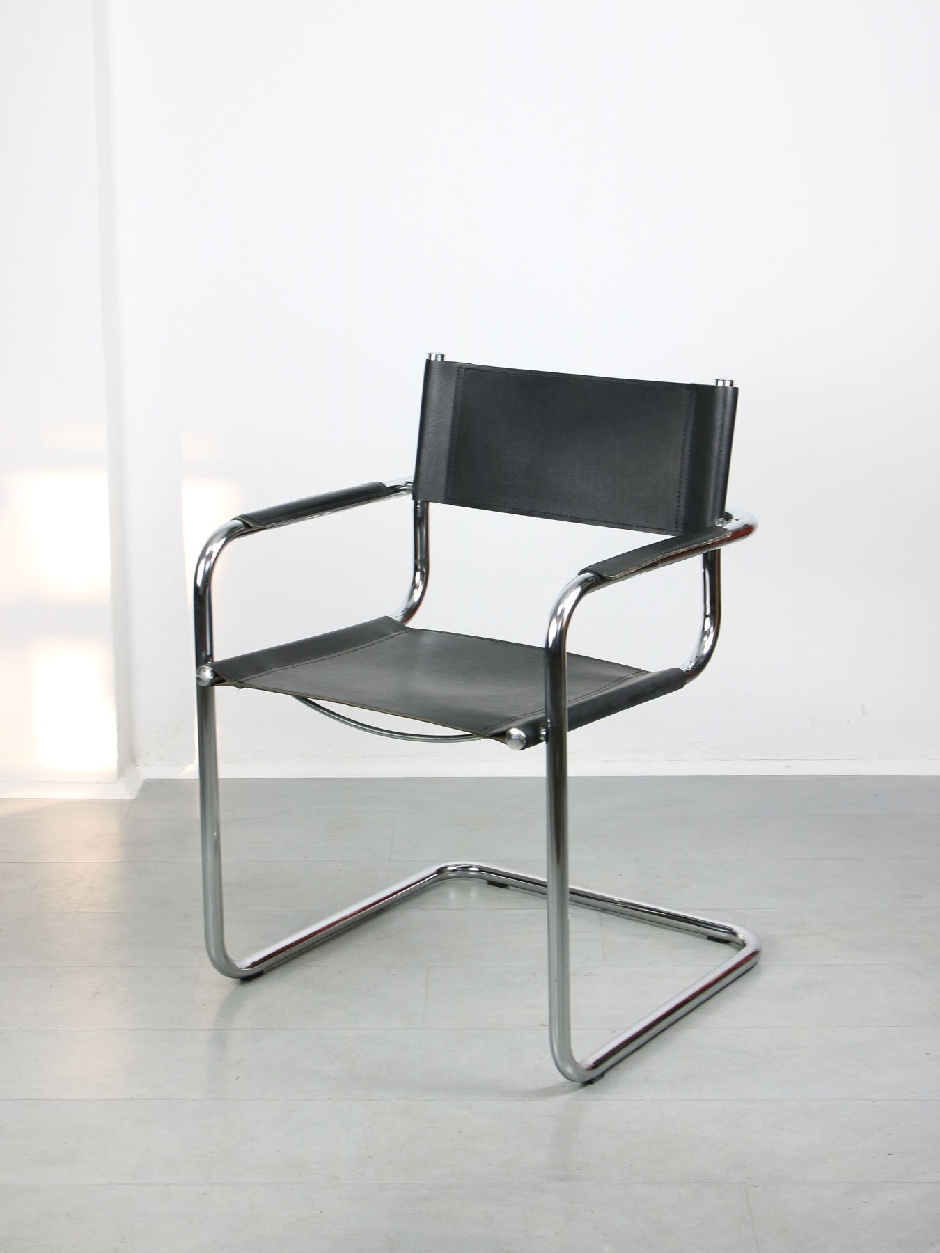 Vintage Bauhaus Cantilever S34 Leather Chair