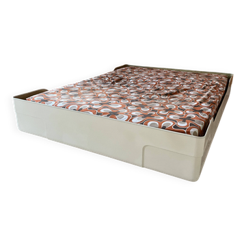 Double bed Series Ozoo, designed by Marc Berthier, white fibreglass, 70s.