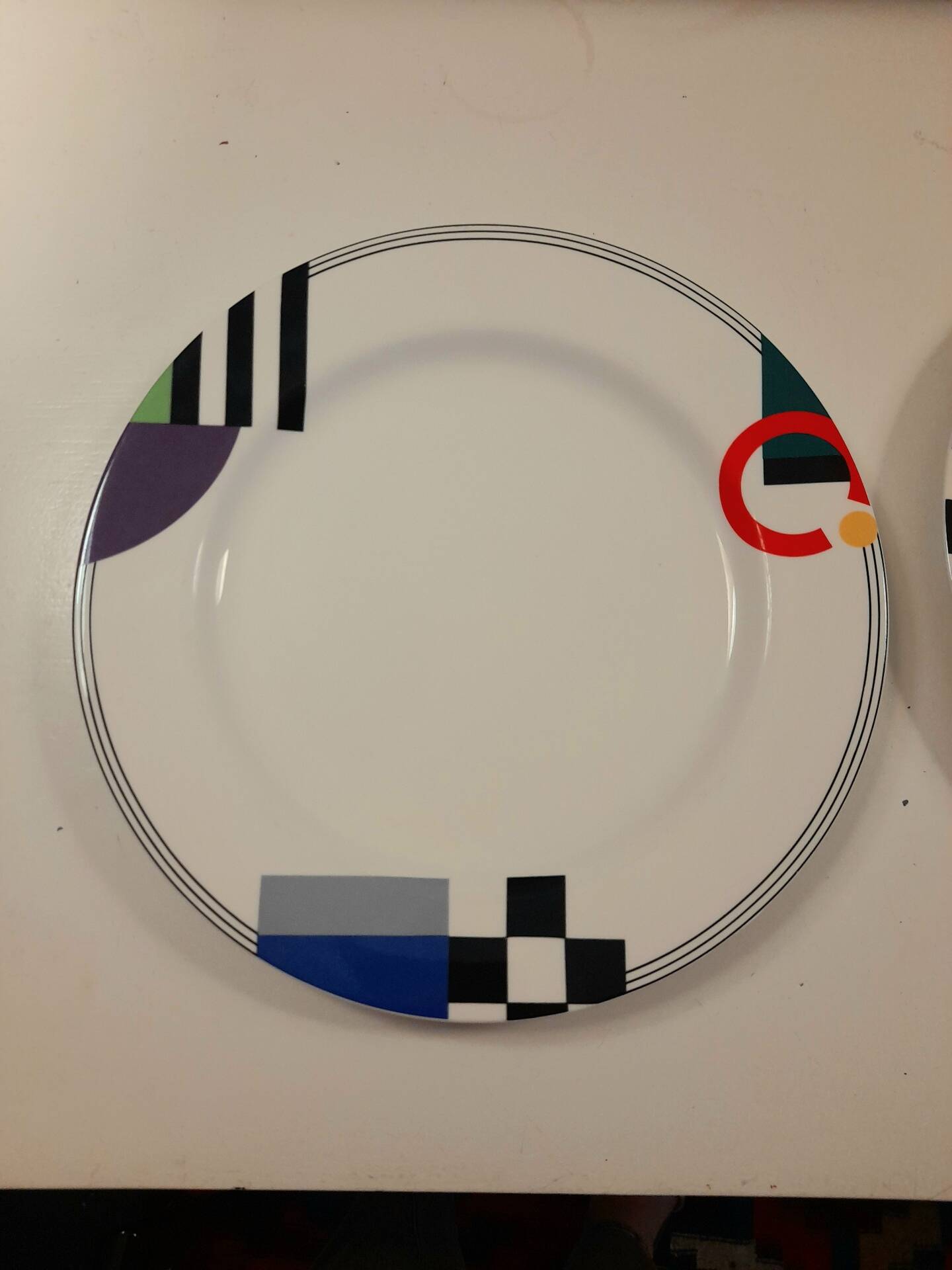 3 grandes assiettes postmodernes Mikasa Maxima