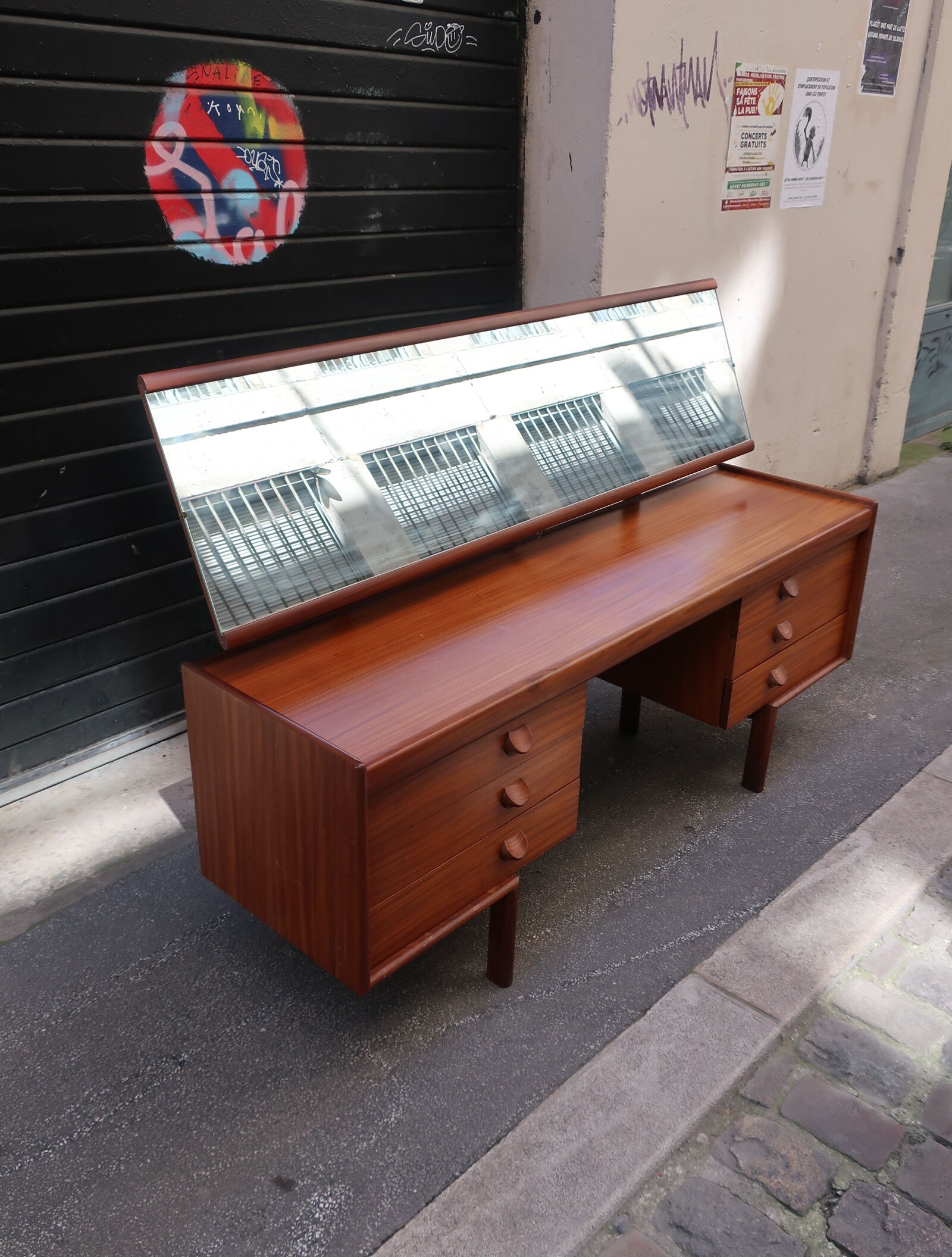 60s hairdresser White and Newton