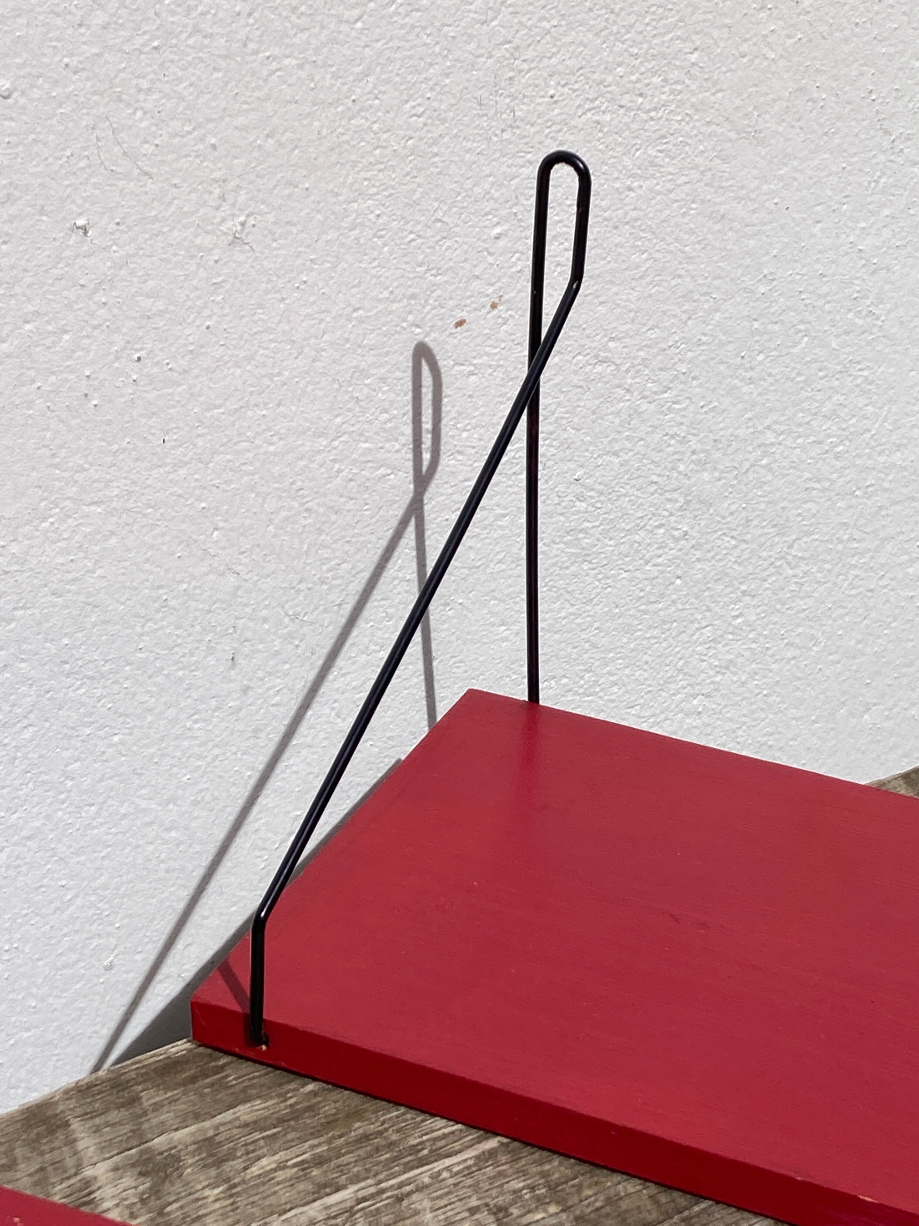 Duo of wall shelves in vintage red and black wood  1970.
