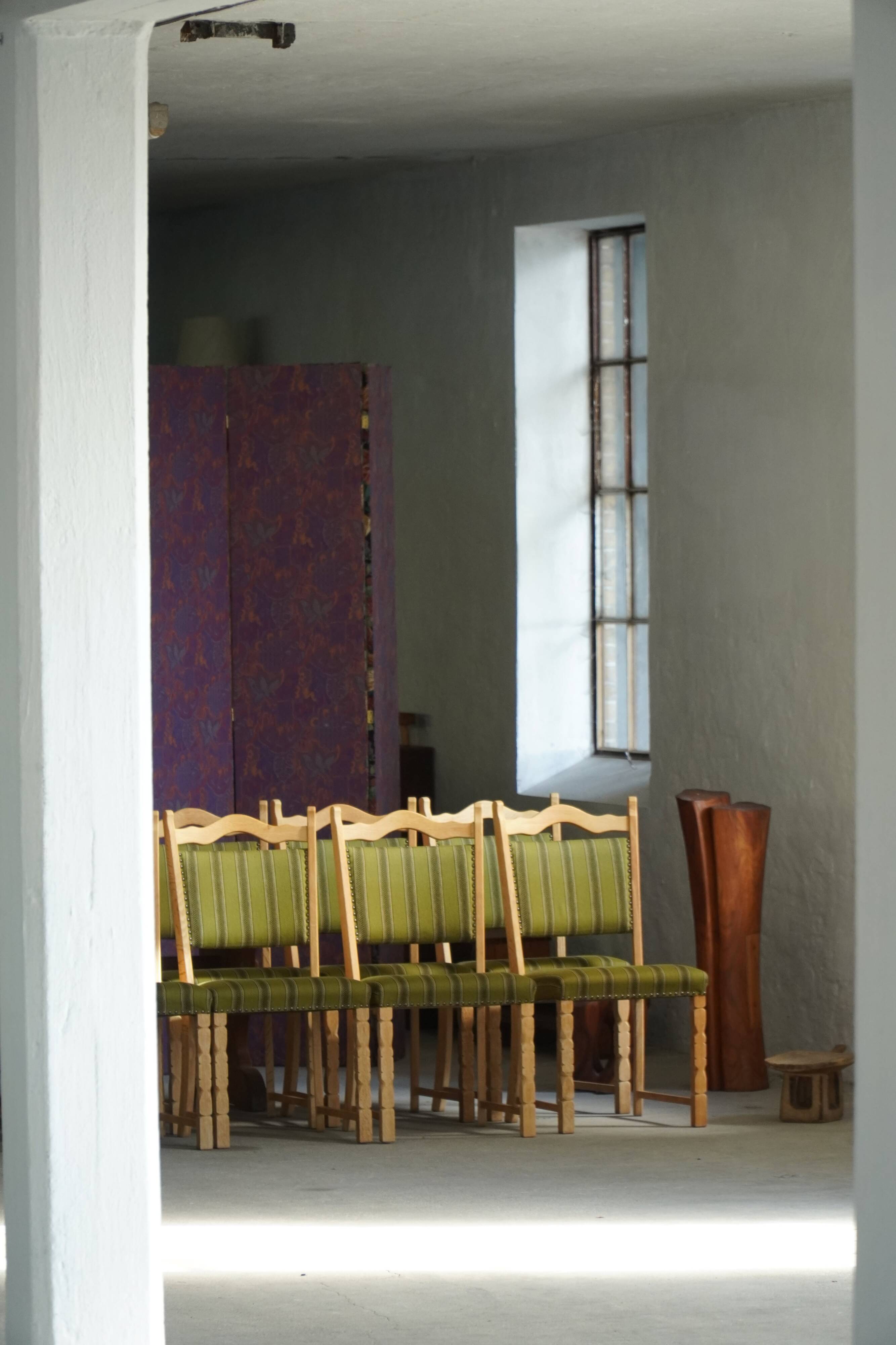 Danish "Mid-Century Modern" style, set of 8 dining chairs in oak signed by Henning Kjærnulf, 1960s.