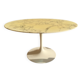 Knoll round tulip dining table – marble top
