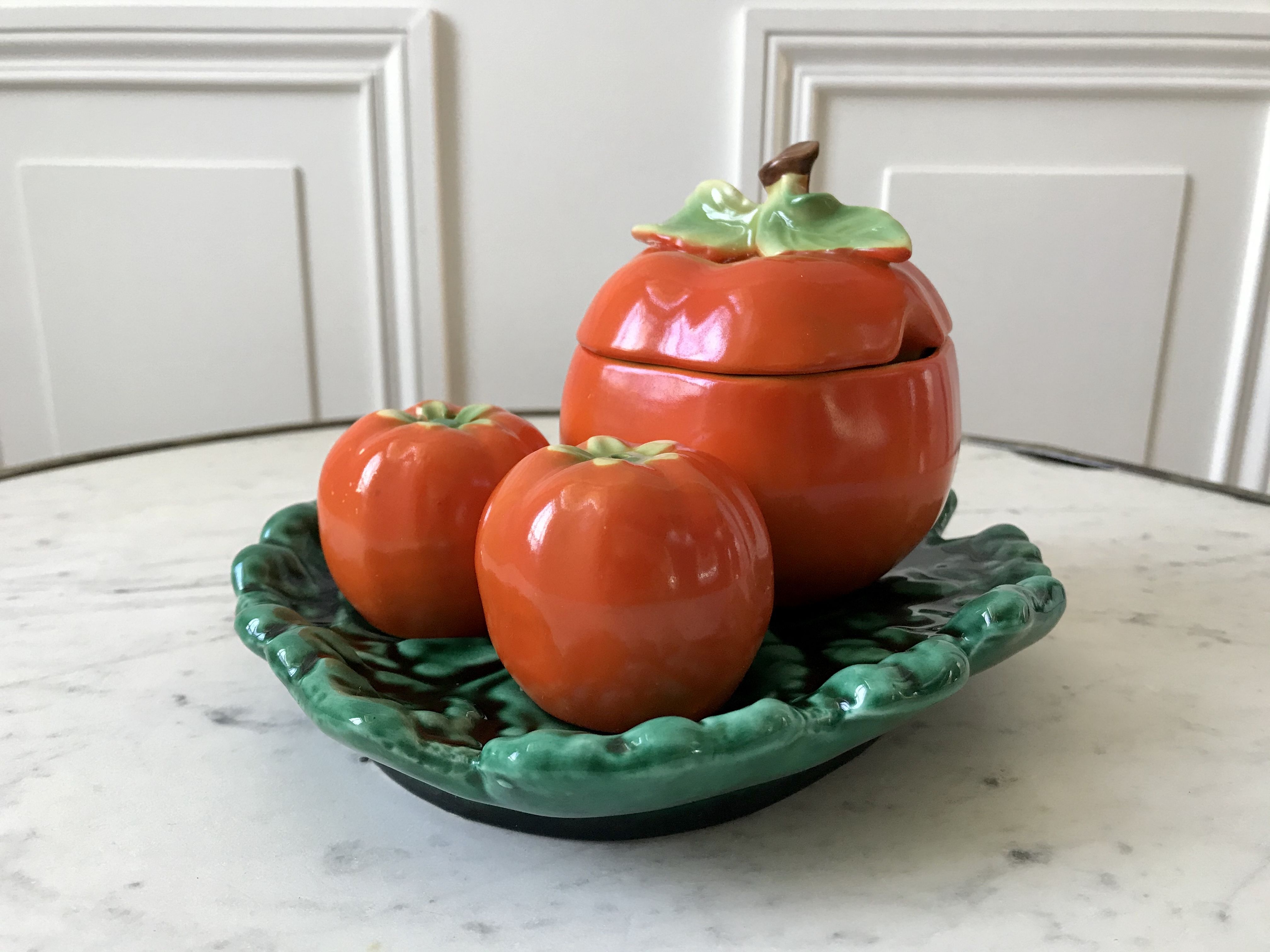 Set in tomato and leaf slurry (sausage maker, salt shaker, pepper tree and tray) vintage