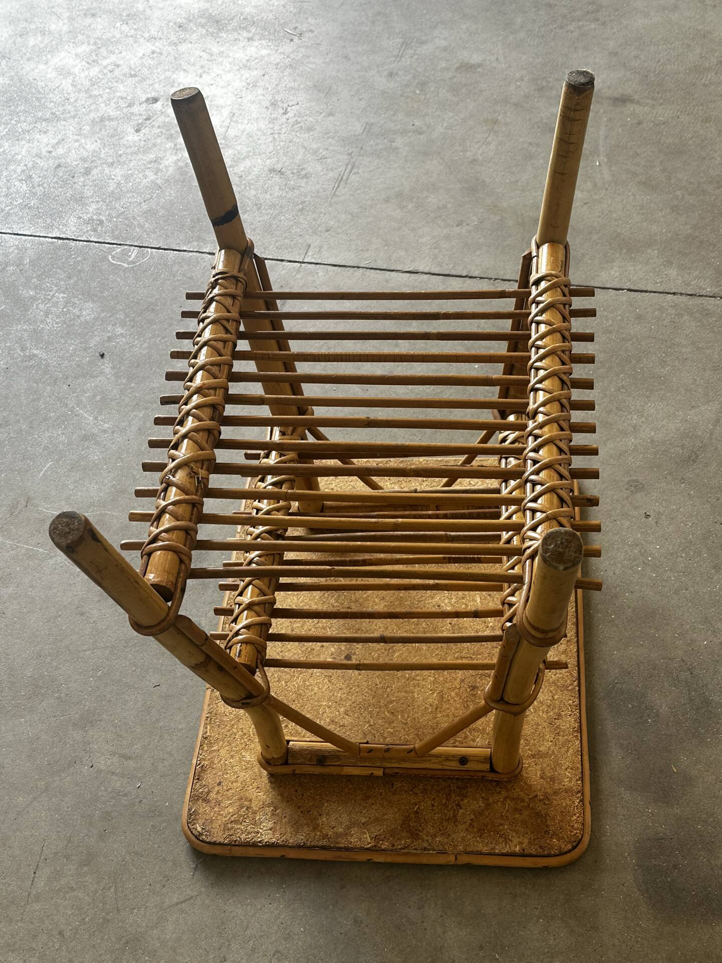 Bamboo and rattan side table with magazine rack – Years