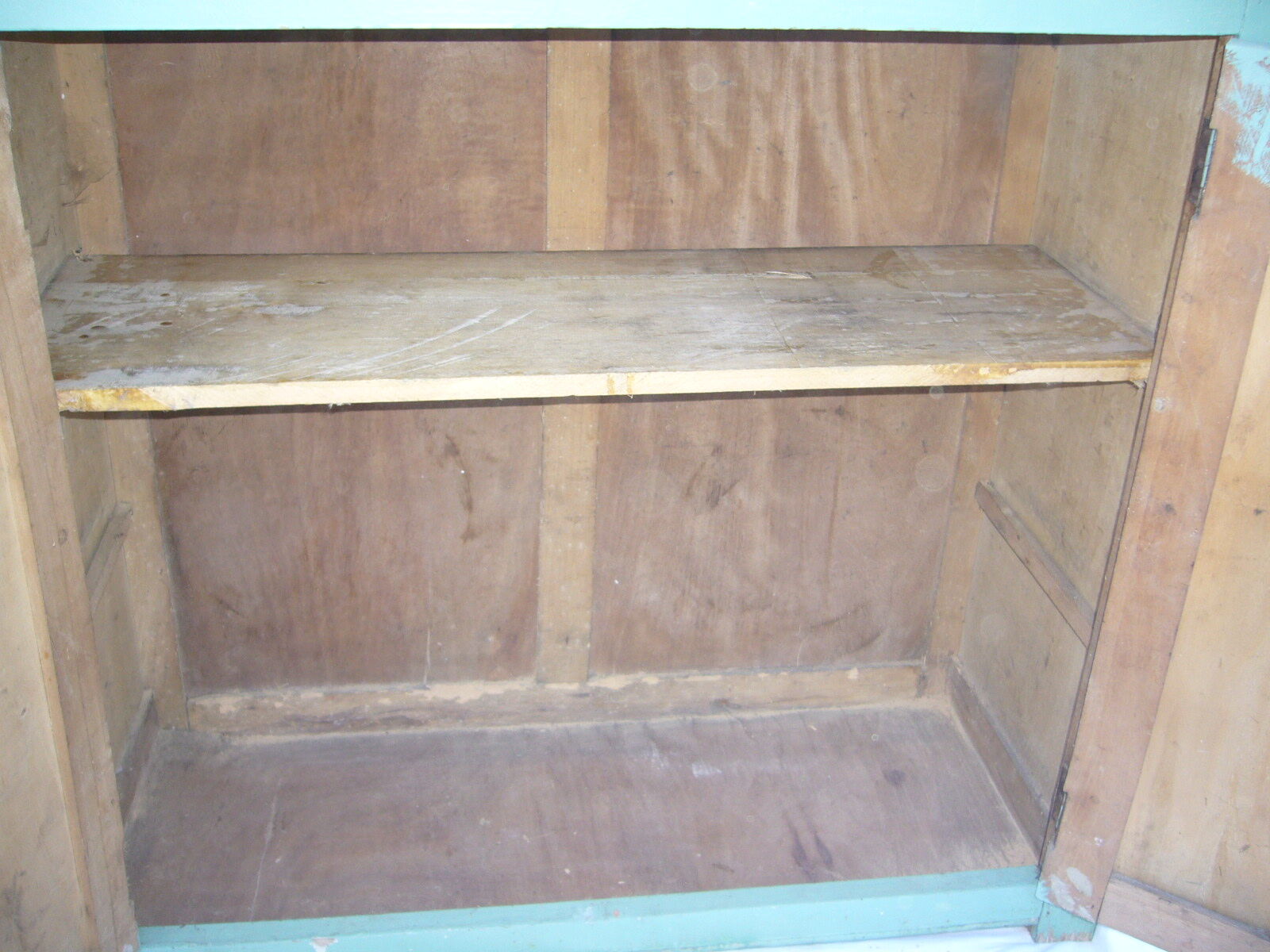 Old pine wood confectioner