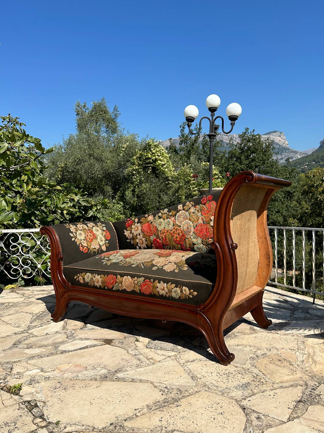 Small Meridian in solid mahogany from the 19th century Restoration period