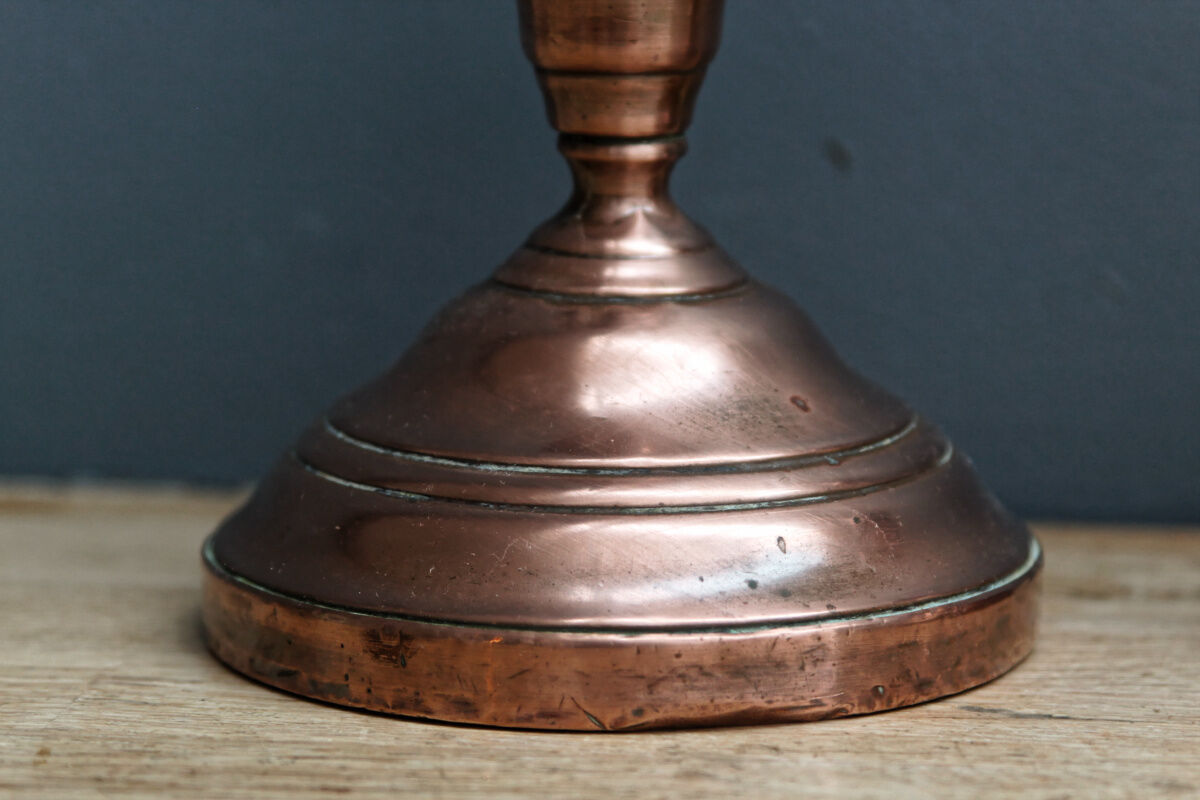 Paire de bougeoirs anciens, en cuivre