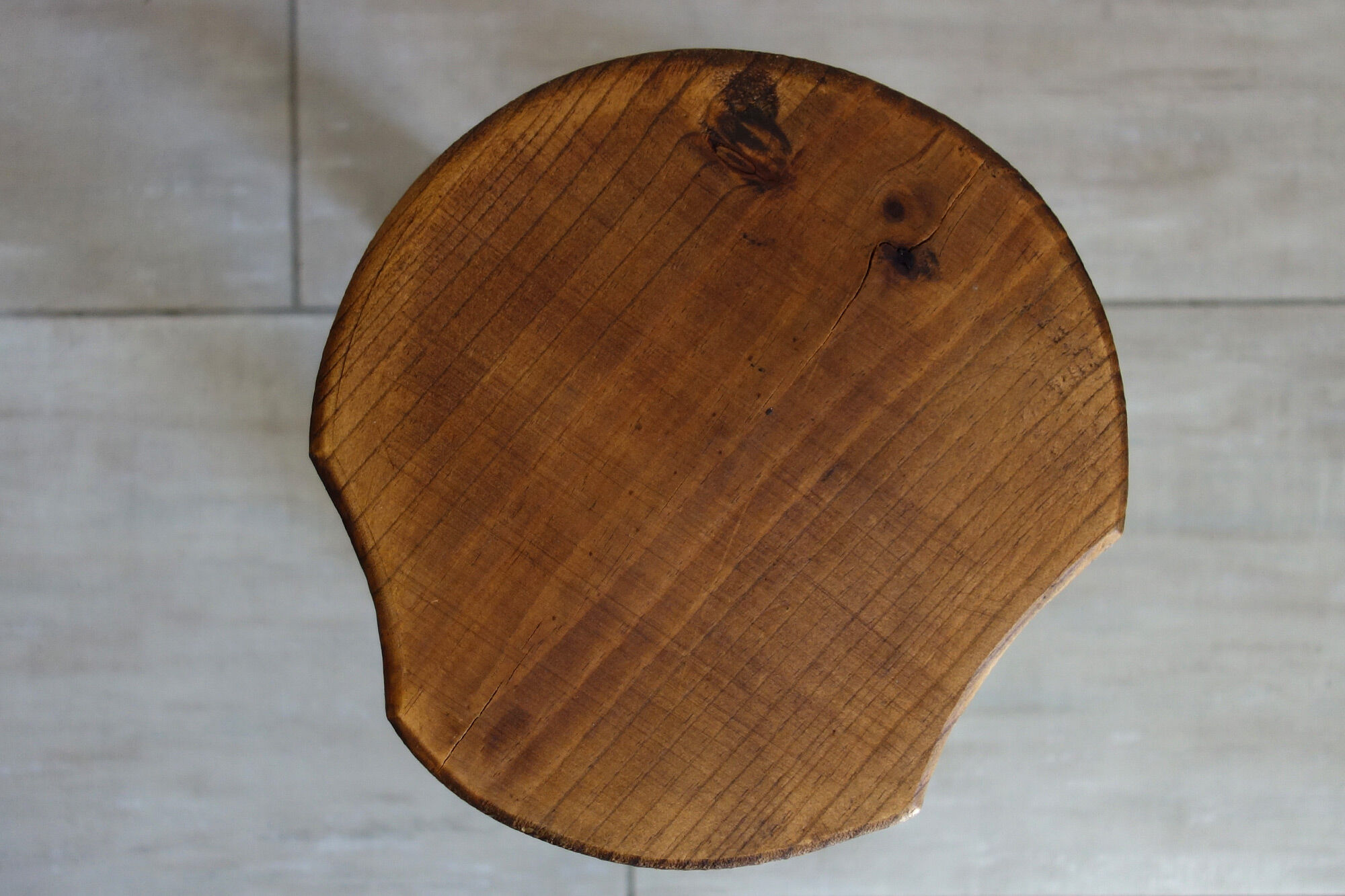 Tabouret tripode art populaire vintage