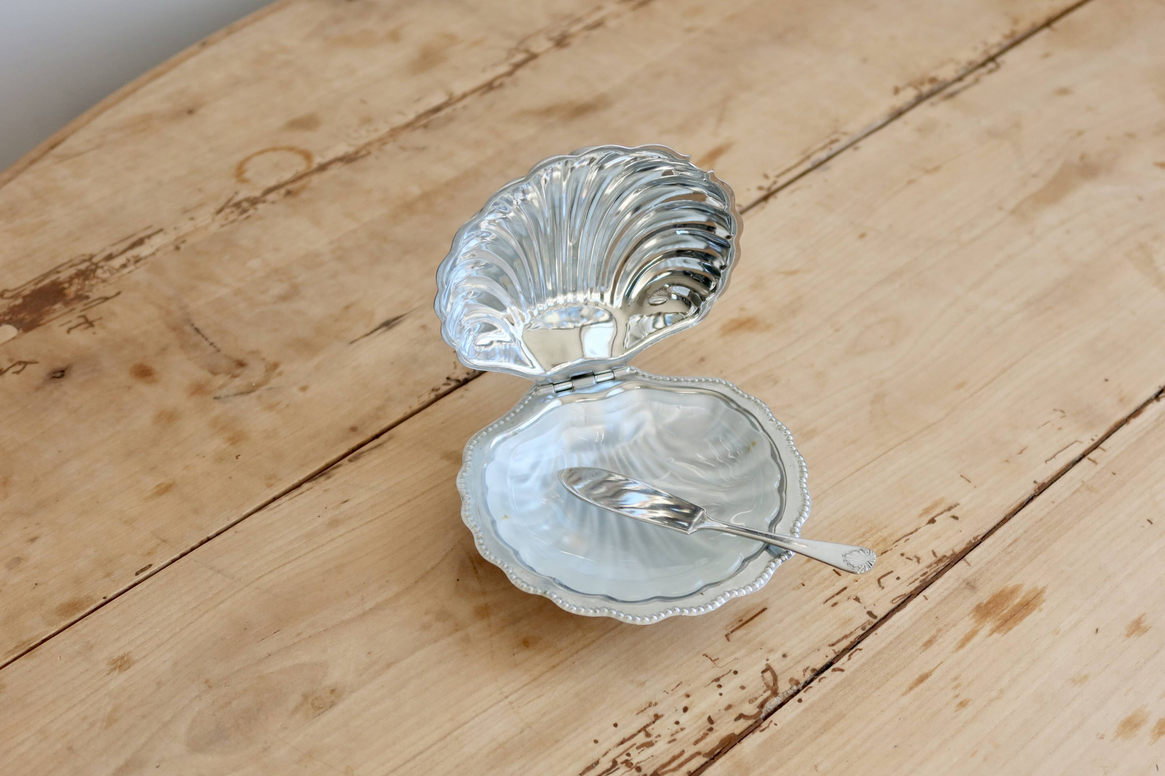 Vintage shell butter dish in silver-plated metal and glass with knife - Style
