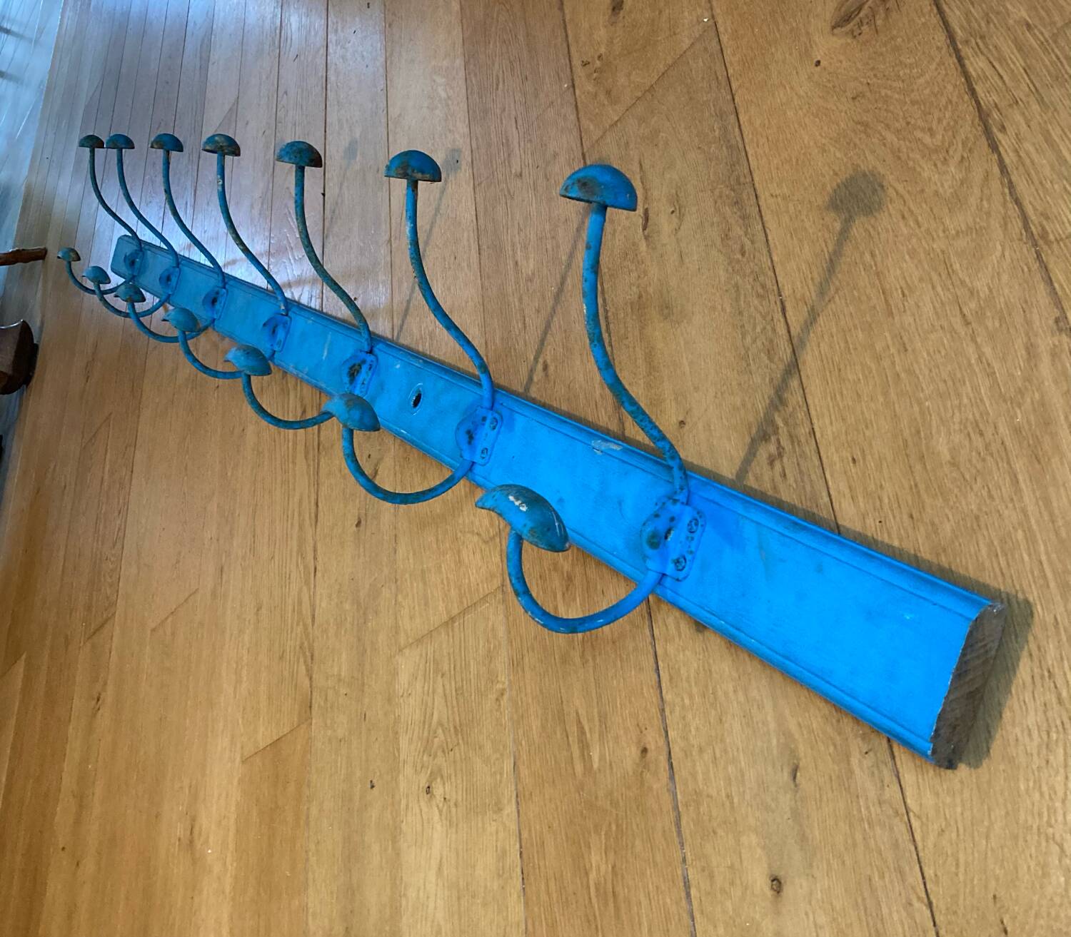 Wall-mounted coat rack with 7 hooks, length 191 cm