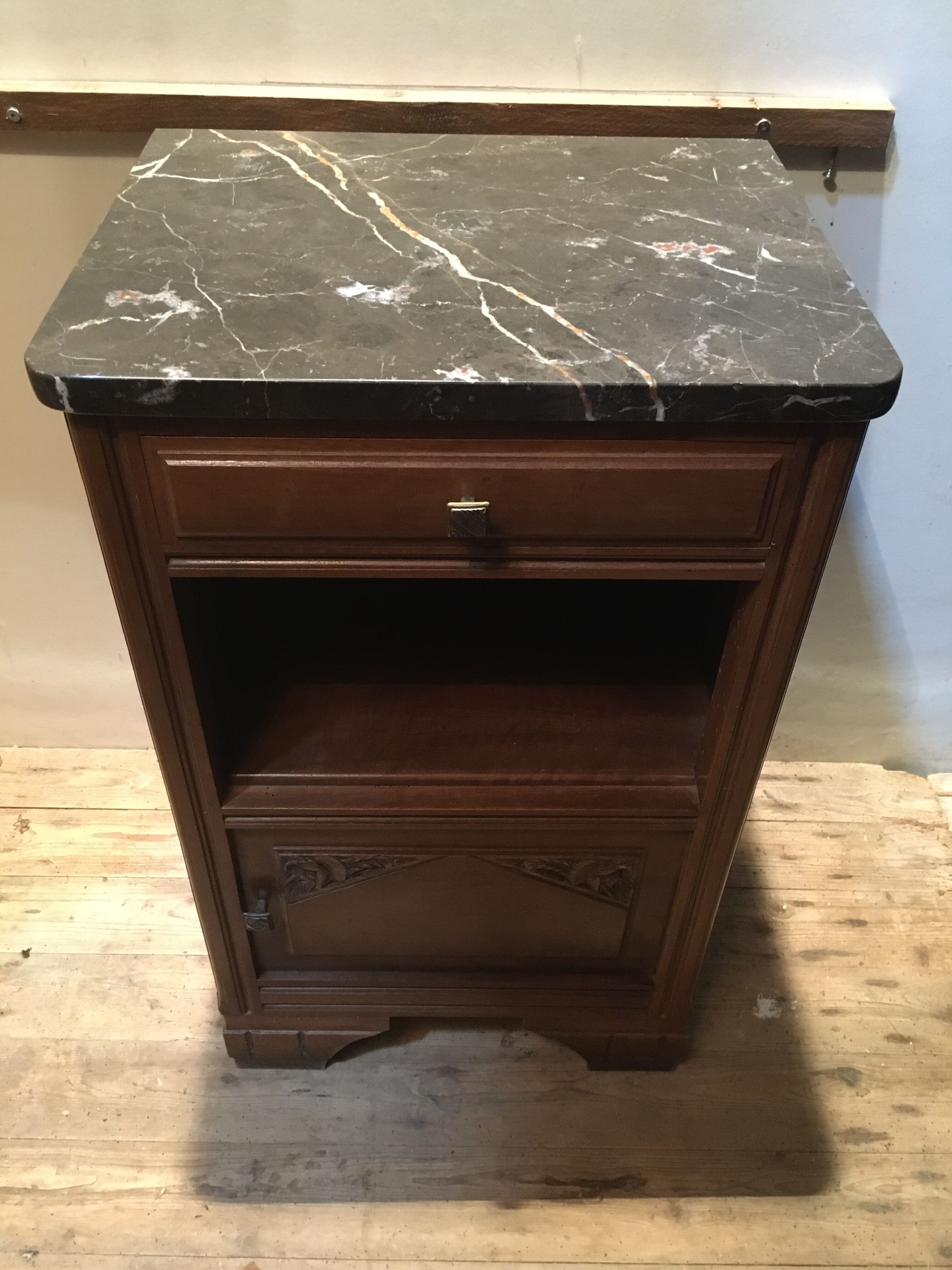 Chevet en chêne massif et marbre noir