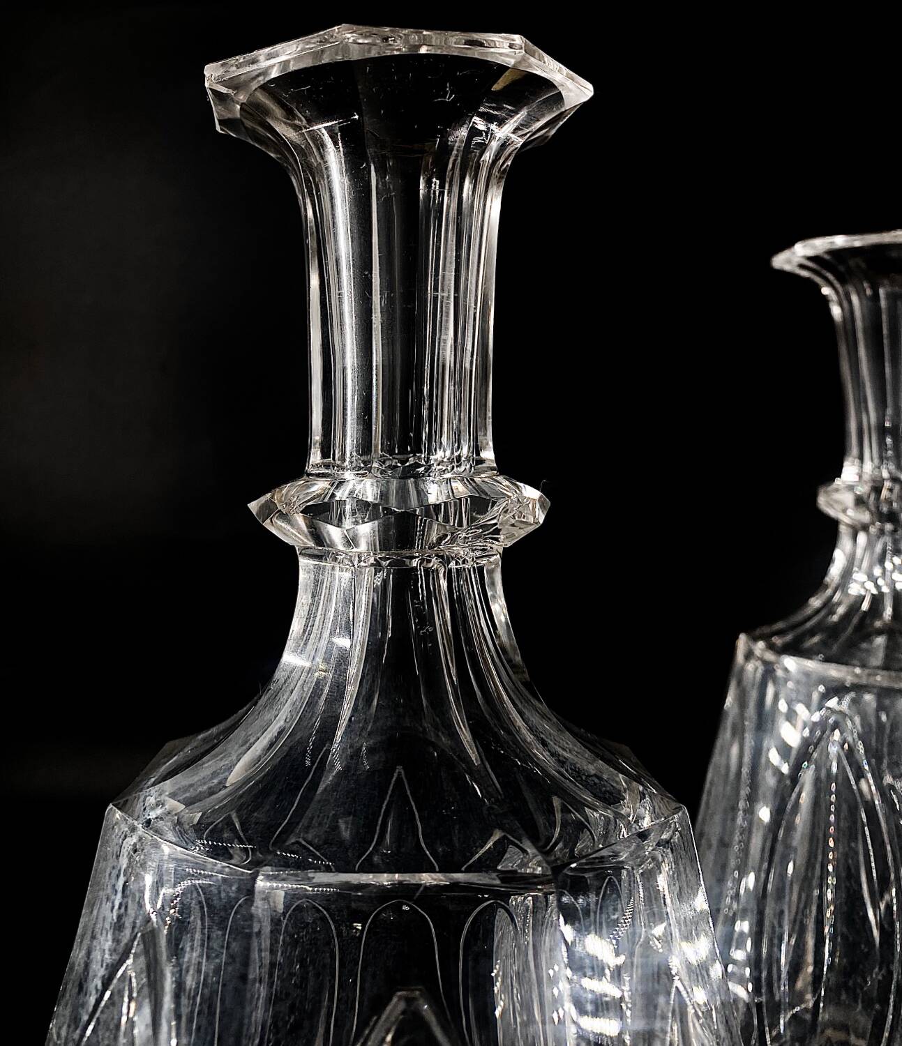 Two Le Creusot wine carafes (Baccarat) 19th century. Leaves