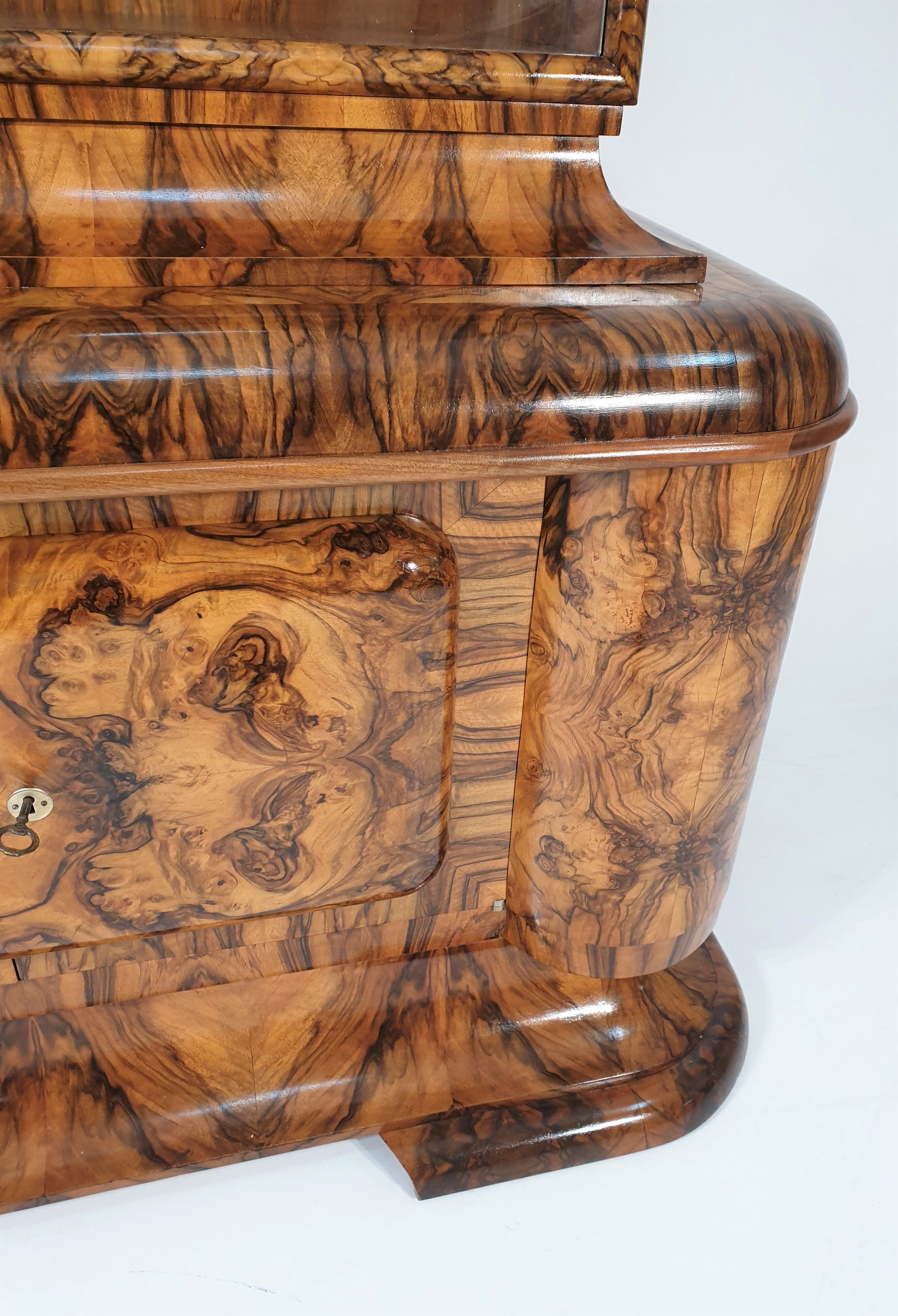 Art Deco chest of drawers1940s