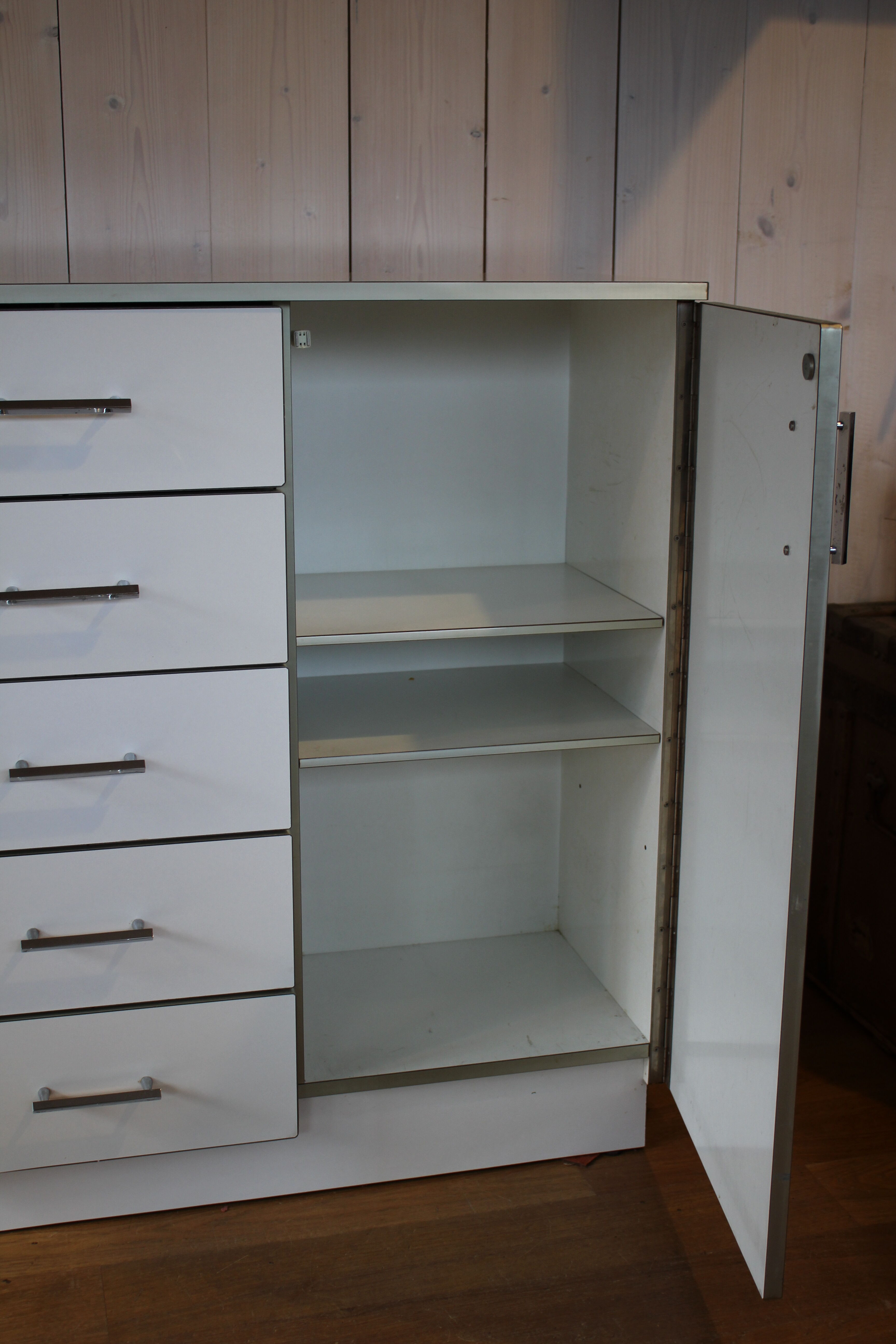 Bathroom furniture in formica 70s