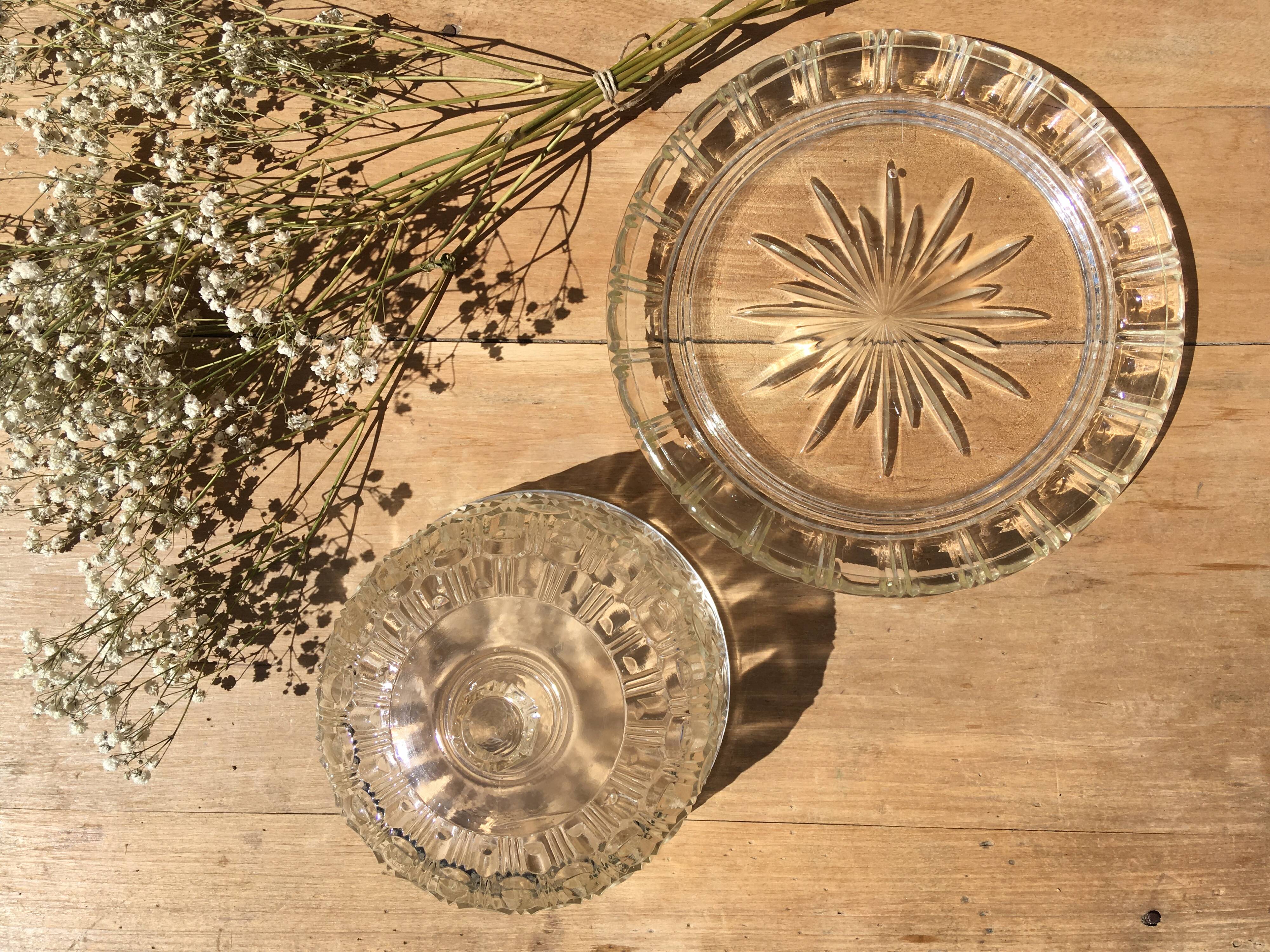 Glass bell with tray