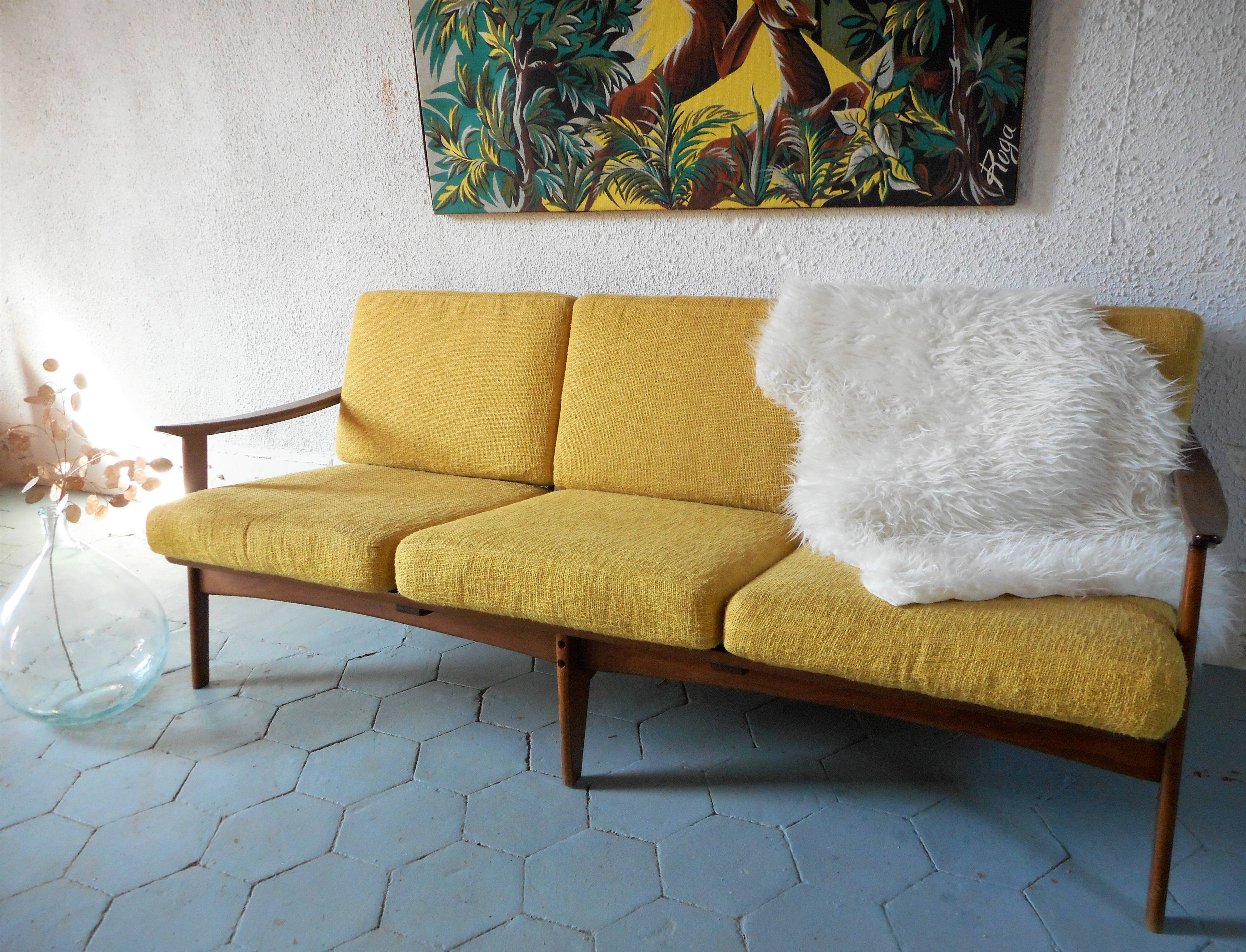 Scandinavian bench